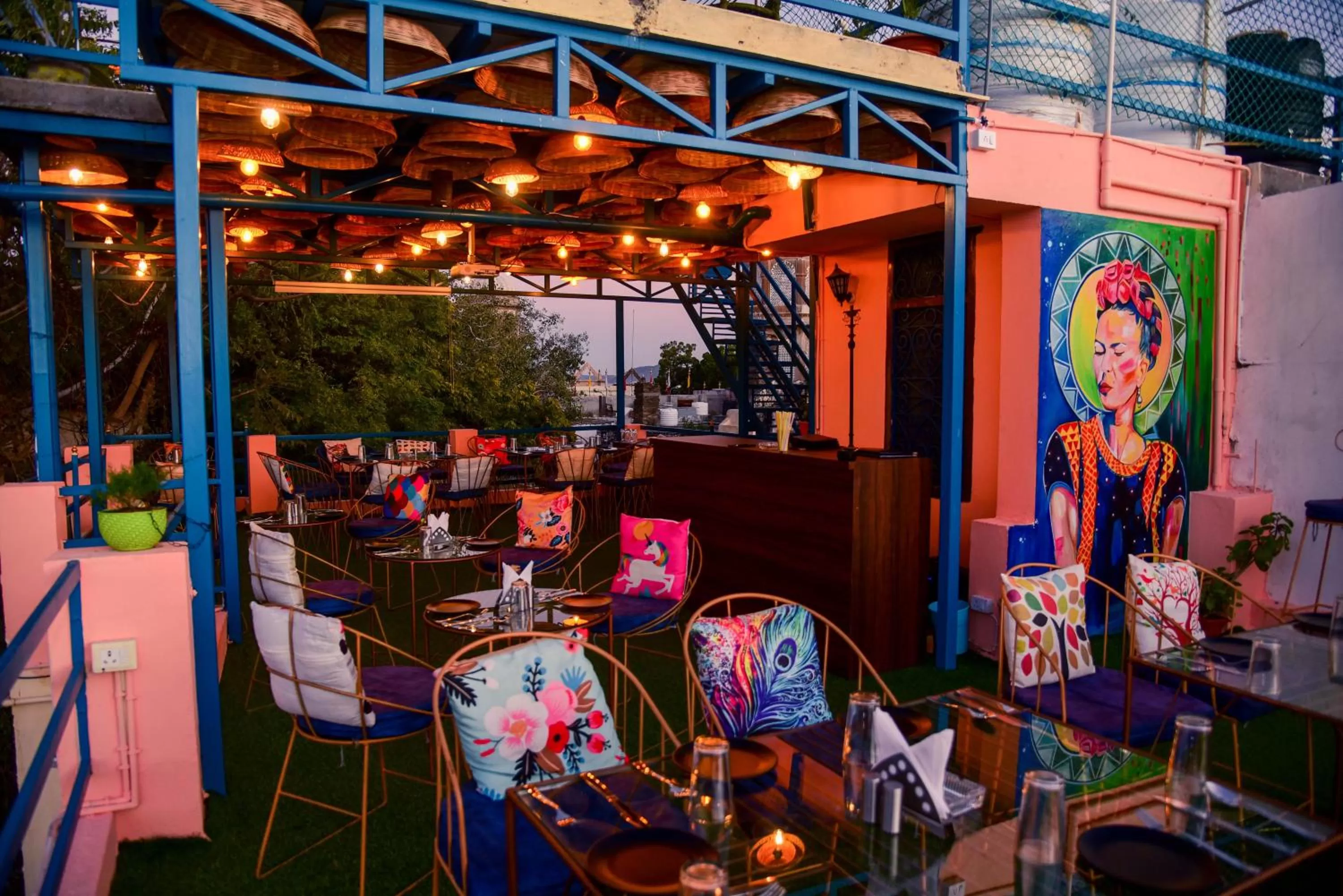 Restaurant/places to eat in Hotel Casa by the lake