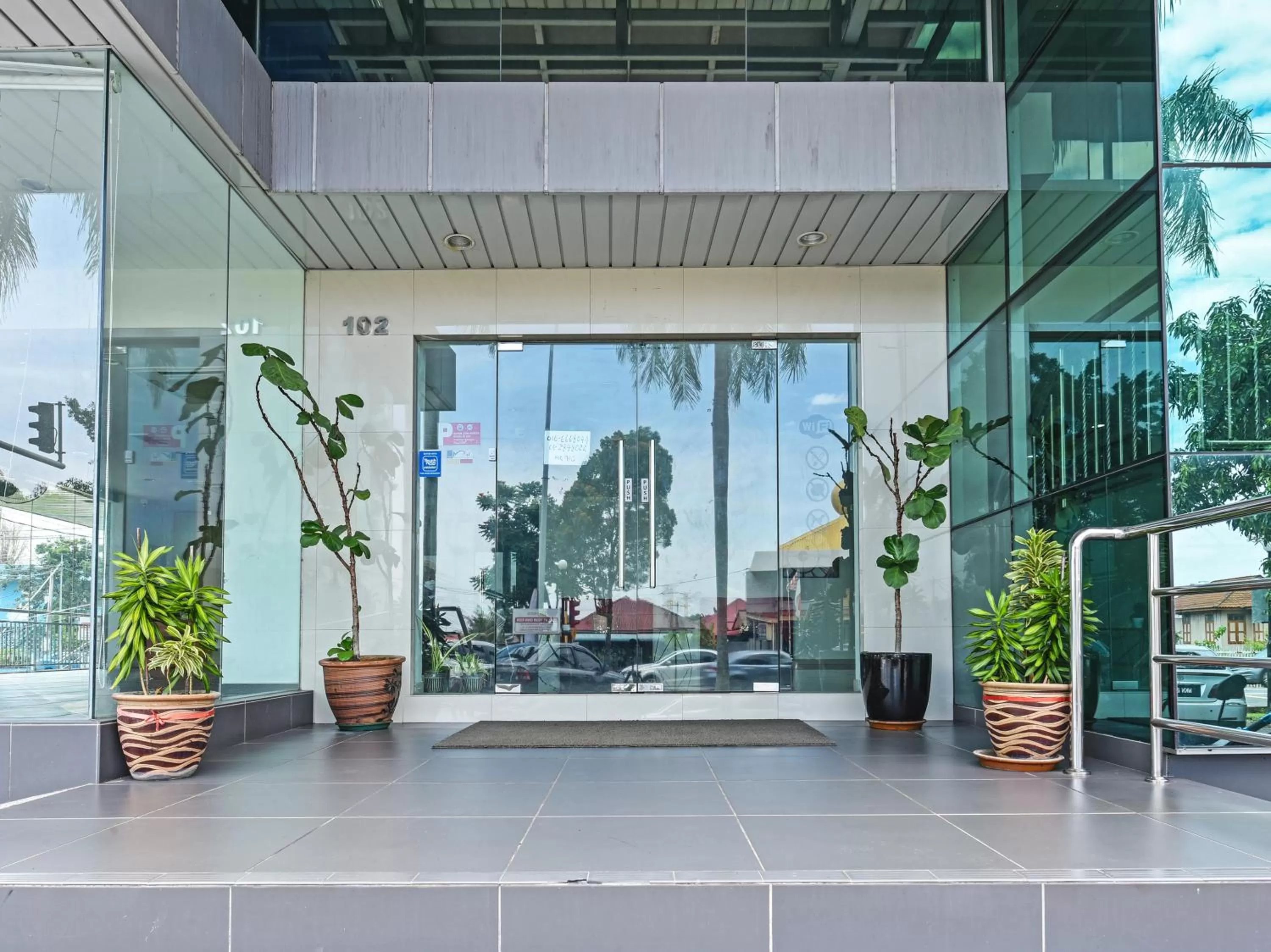 Facade/entrance in Super OYO Capital O 90545 Ho Hotel