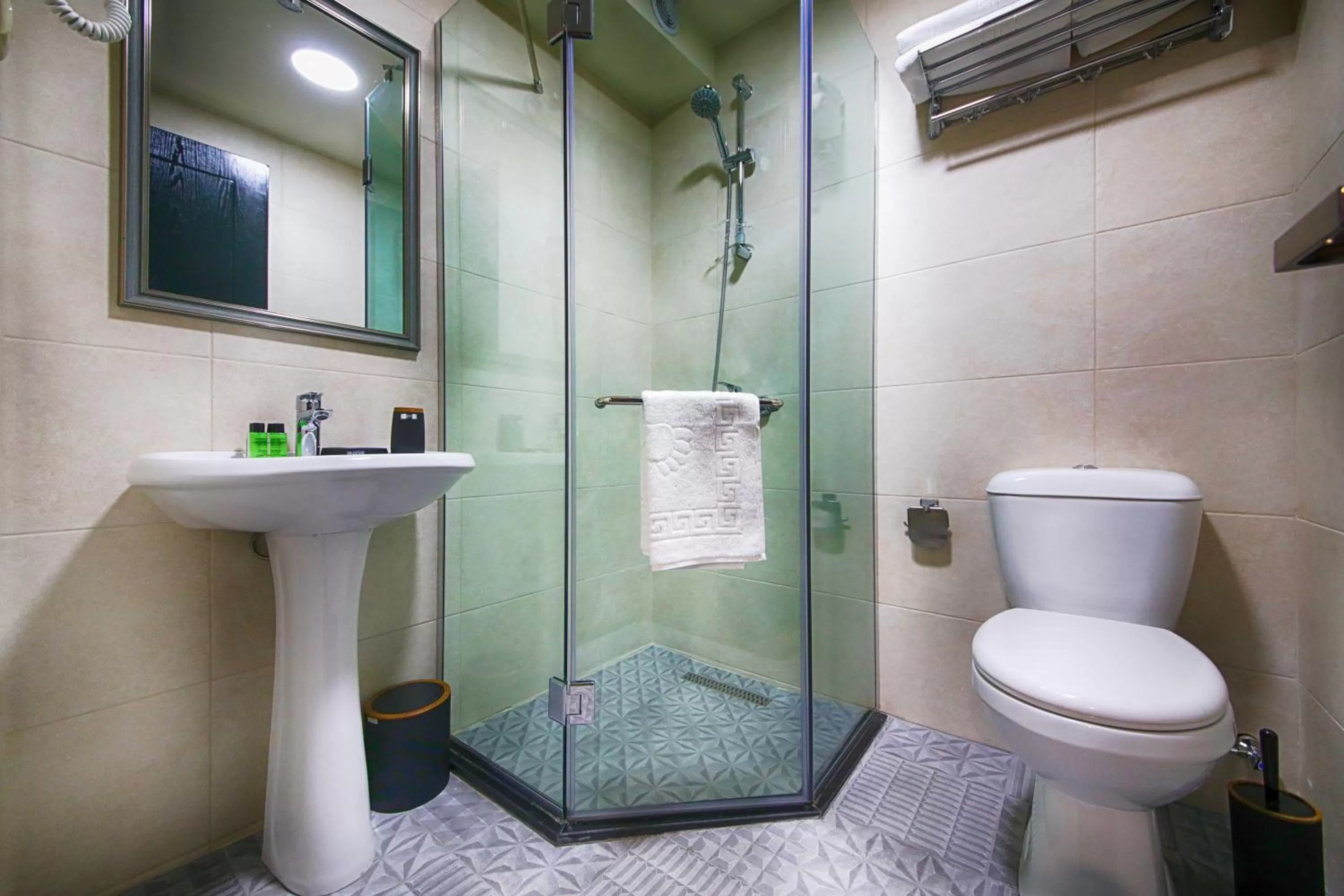 Shower in Hotel InnDigo in Kutaisi