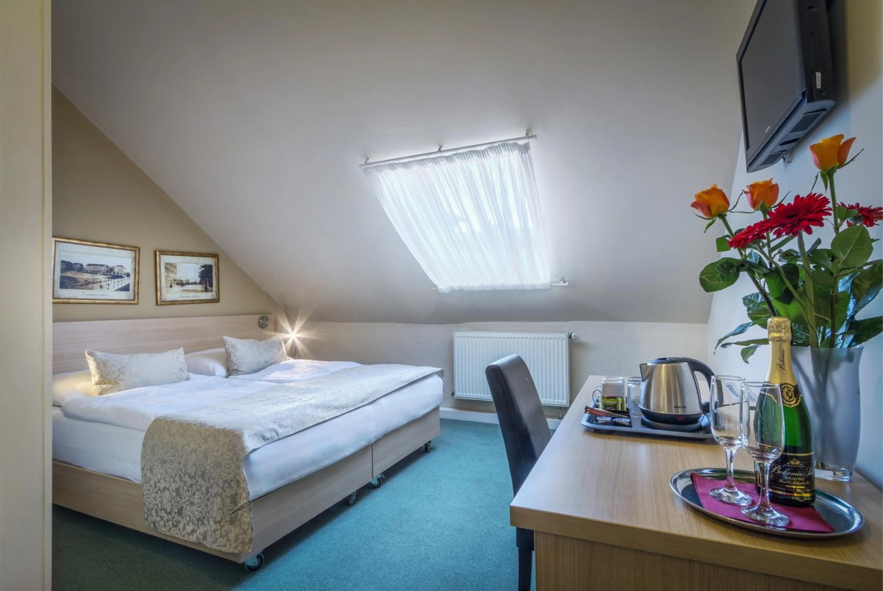 Bedroom, Bed in Hotel Taurus