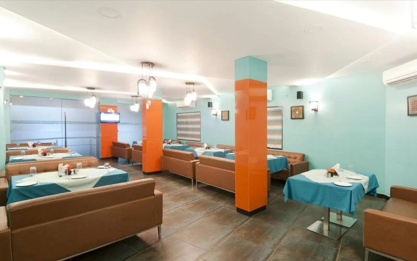 Restaurant/places to eat in Hotel The Sudesh