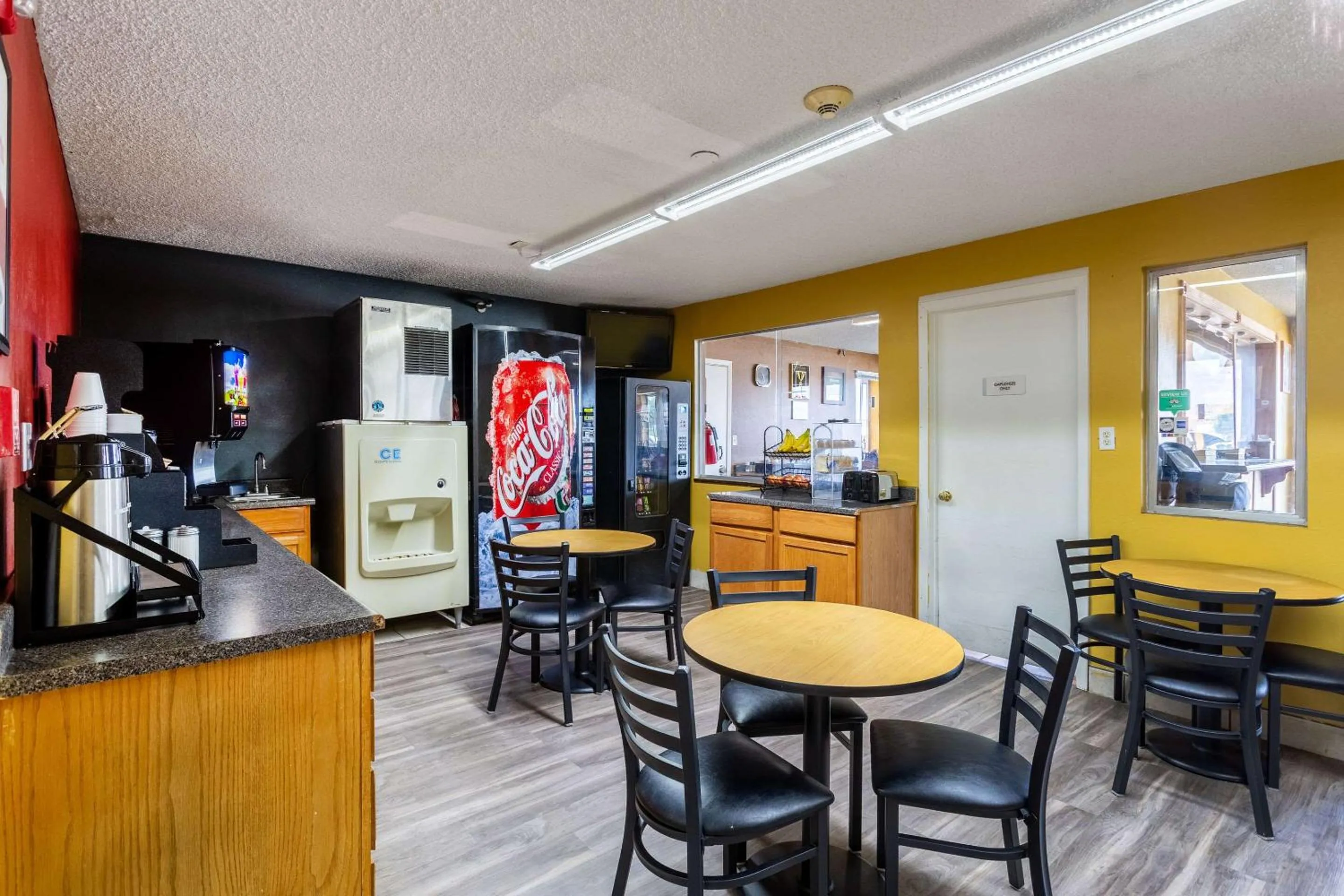 Restaurant/places to eat in Econo Lodge Gallup West