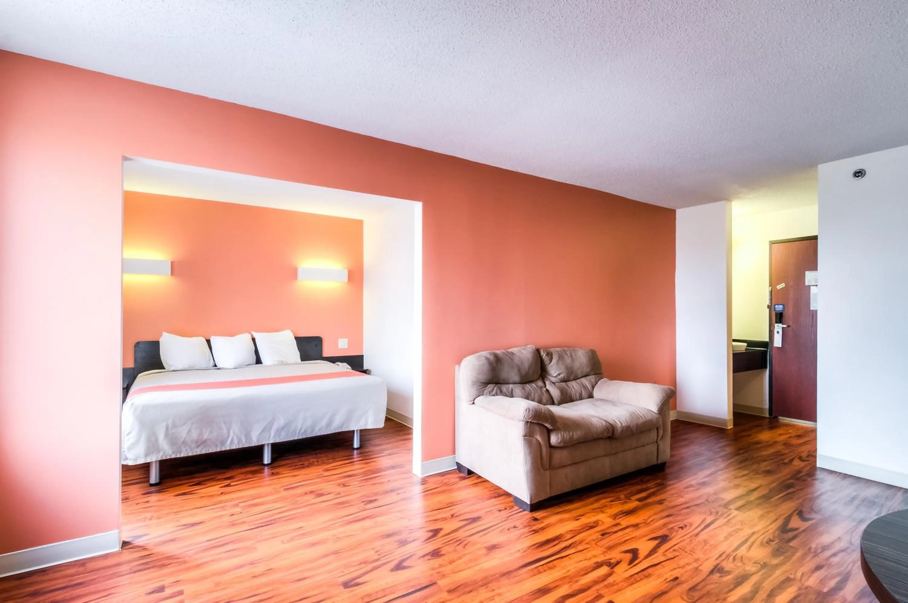 Bedroom, Bed in Motel 6-Lansing, IL - Chicago South