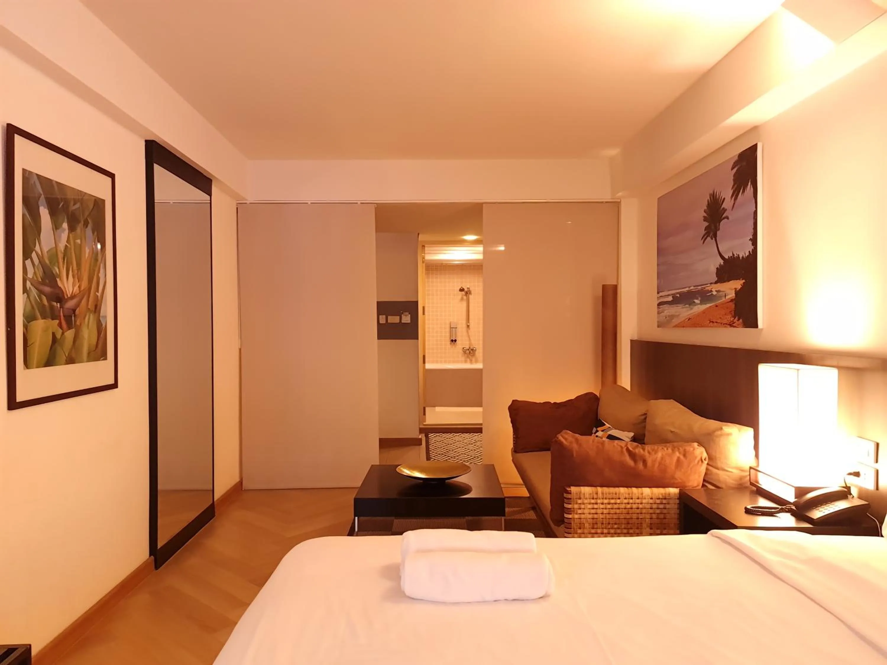 Photo of the whole room, Bed in Somewhere to Escape - Hometel