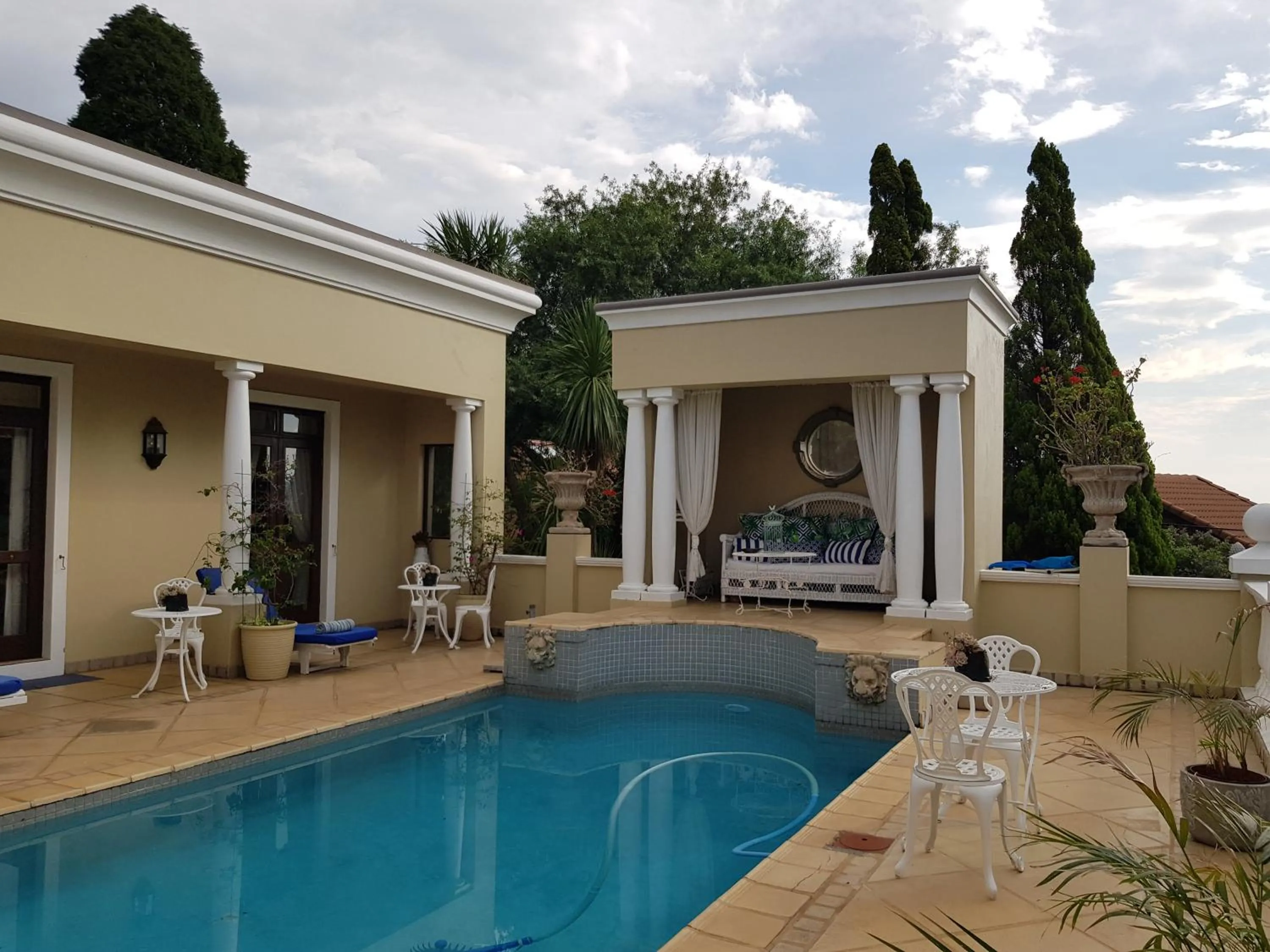 Swimming pool in Villa Lugano Guesthouse