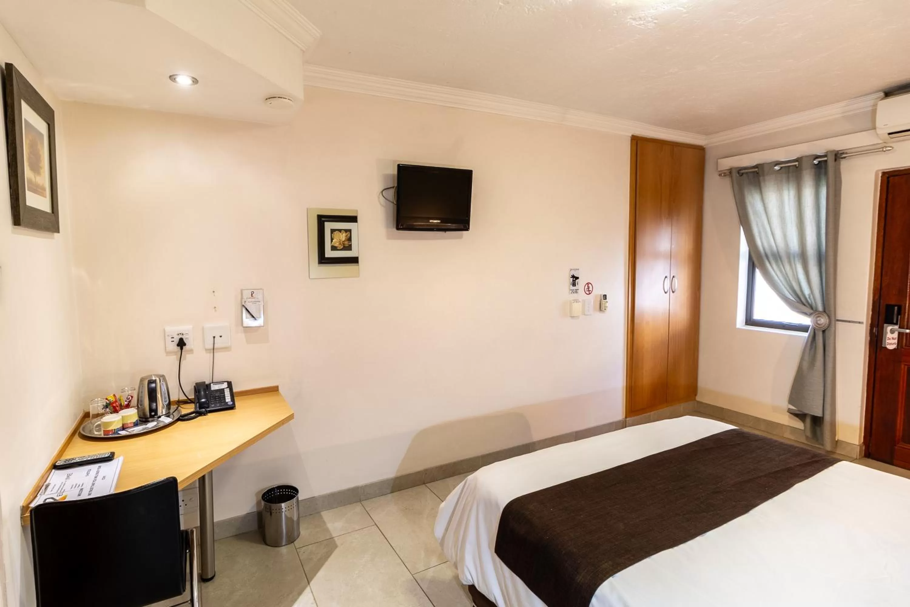 Bed in Europrime Hotel