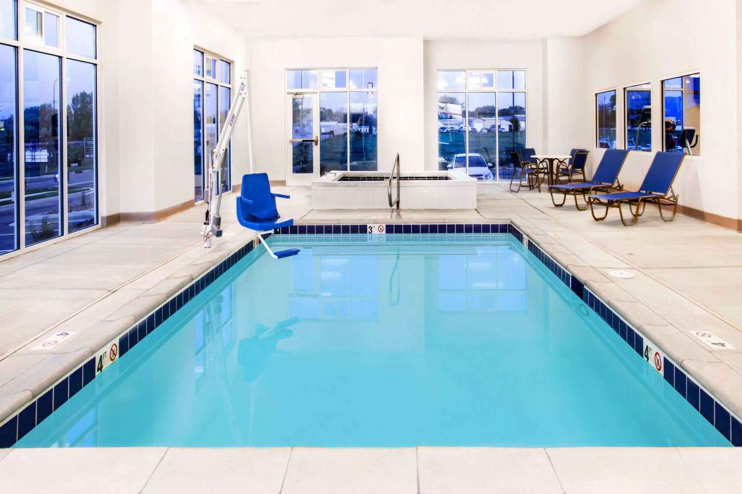 Pool view in Microtel Inn & Suites by Wyndham Vernal/Naples
