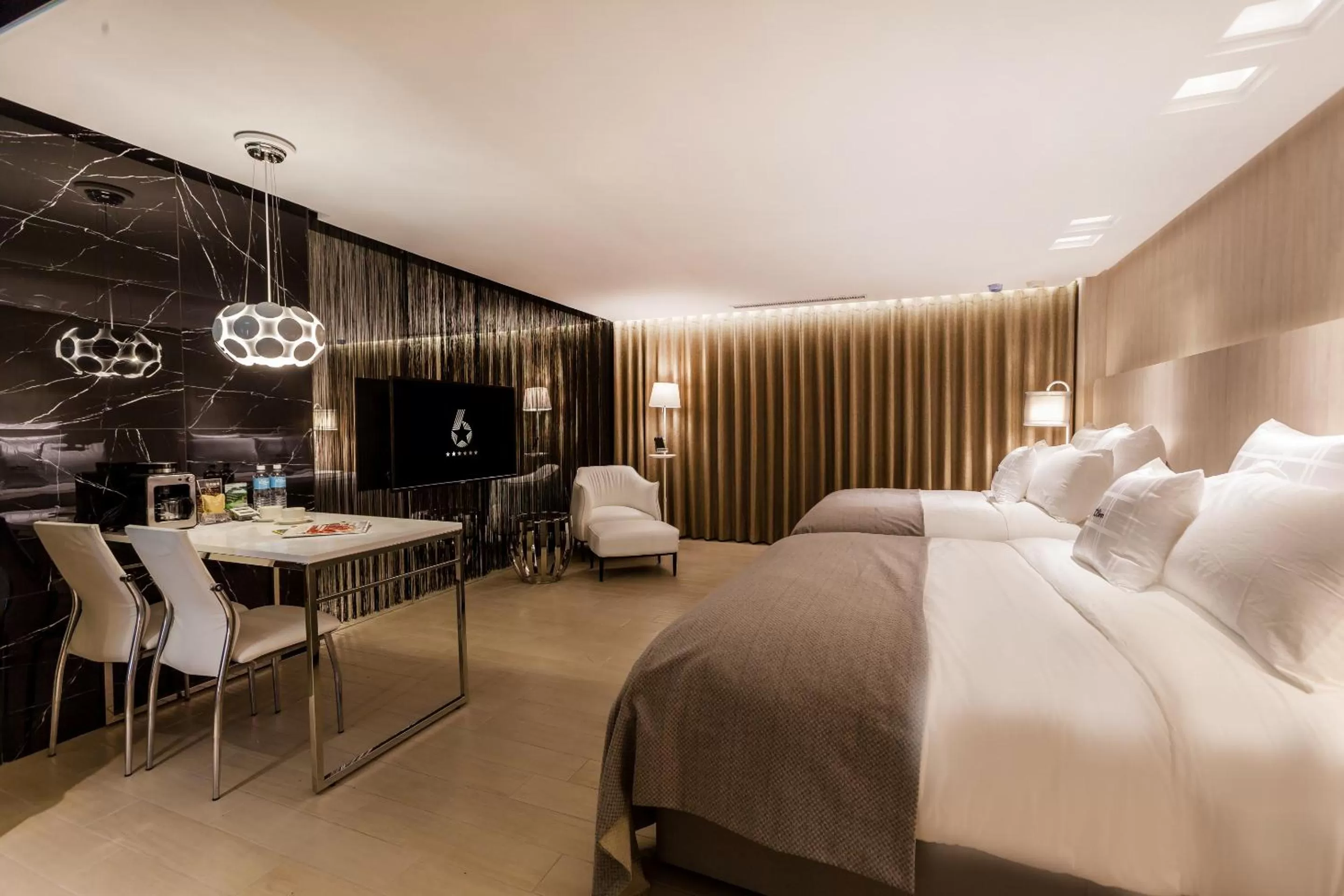 Bed in Six Star Motel-Taoyuan