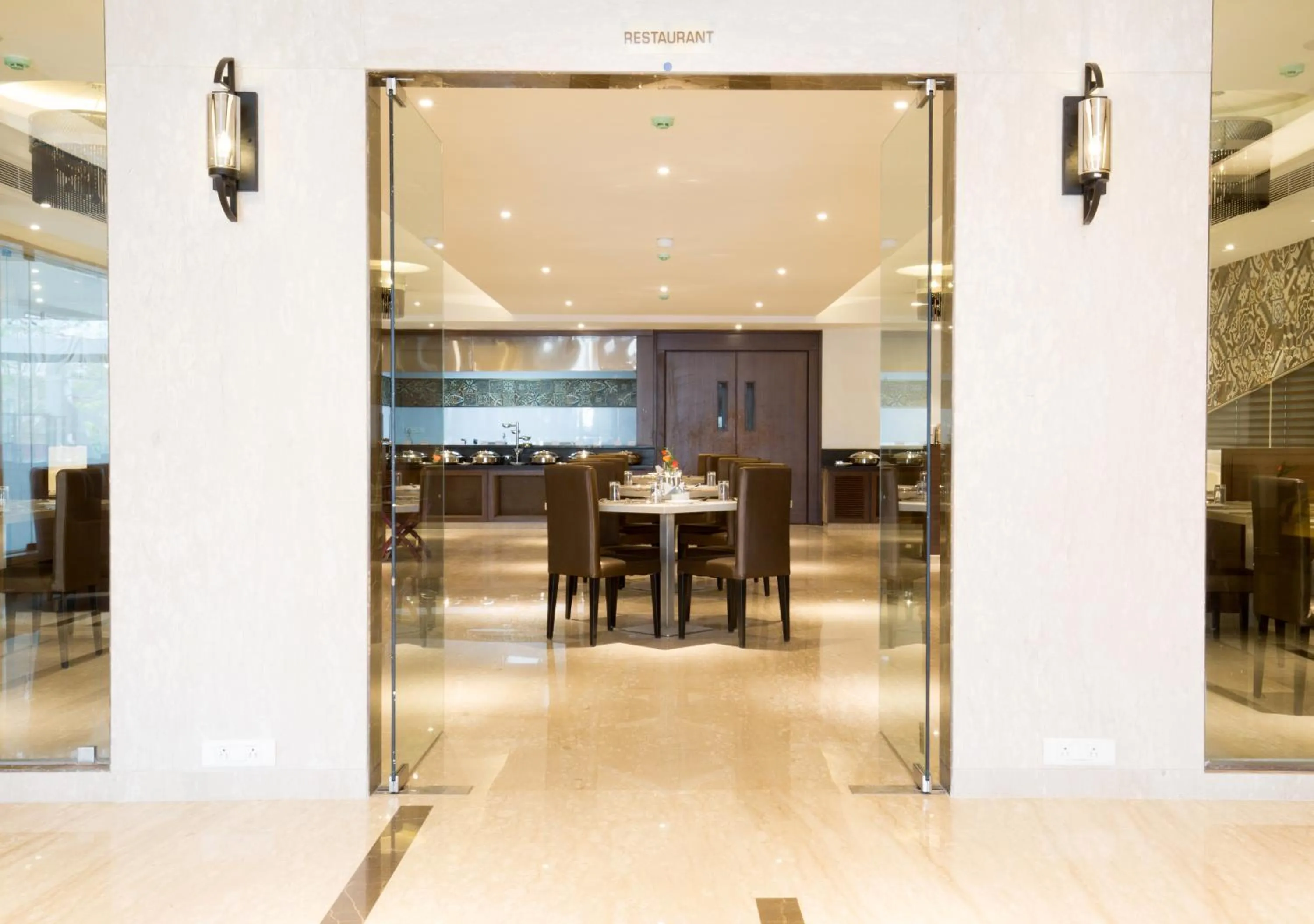 Restaurant/places to eat in Kiscol Grands Hotel