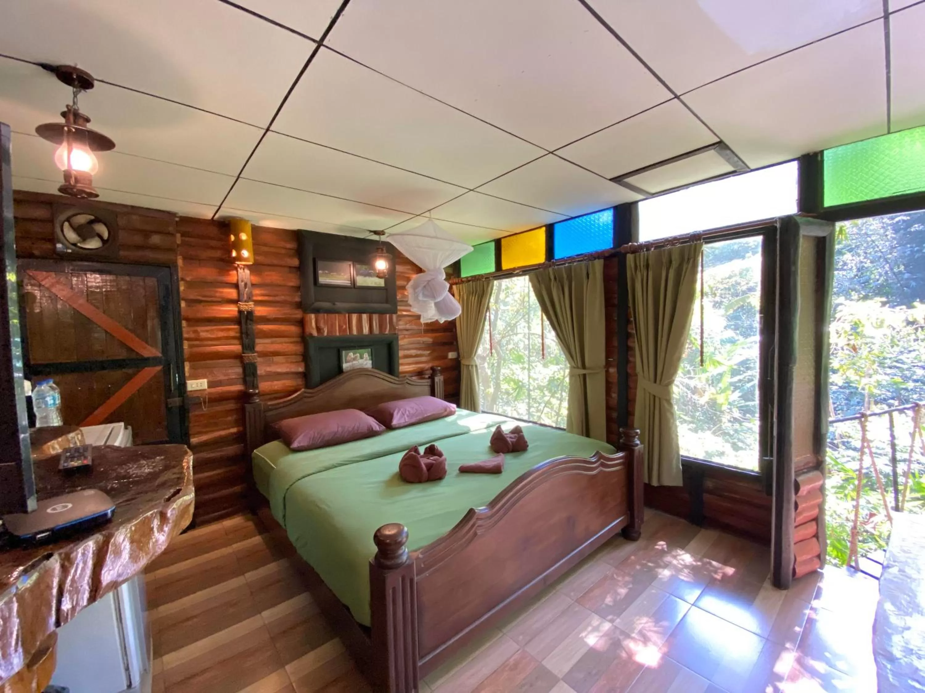 Photo of the whole room, Bed in Khao Sok Tree House Resort
