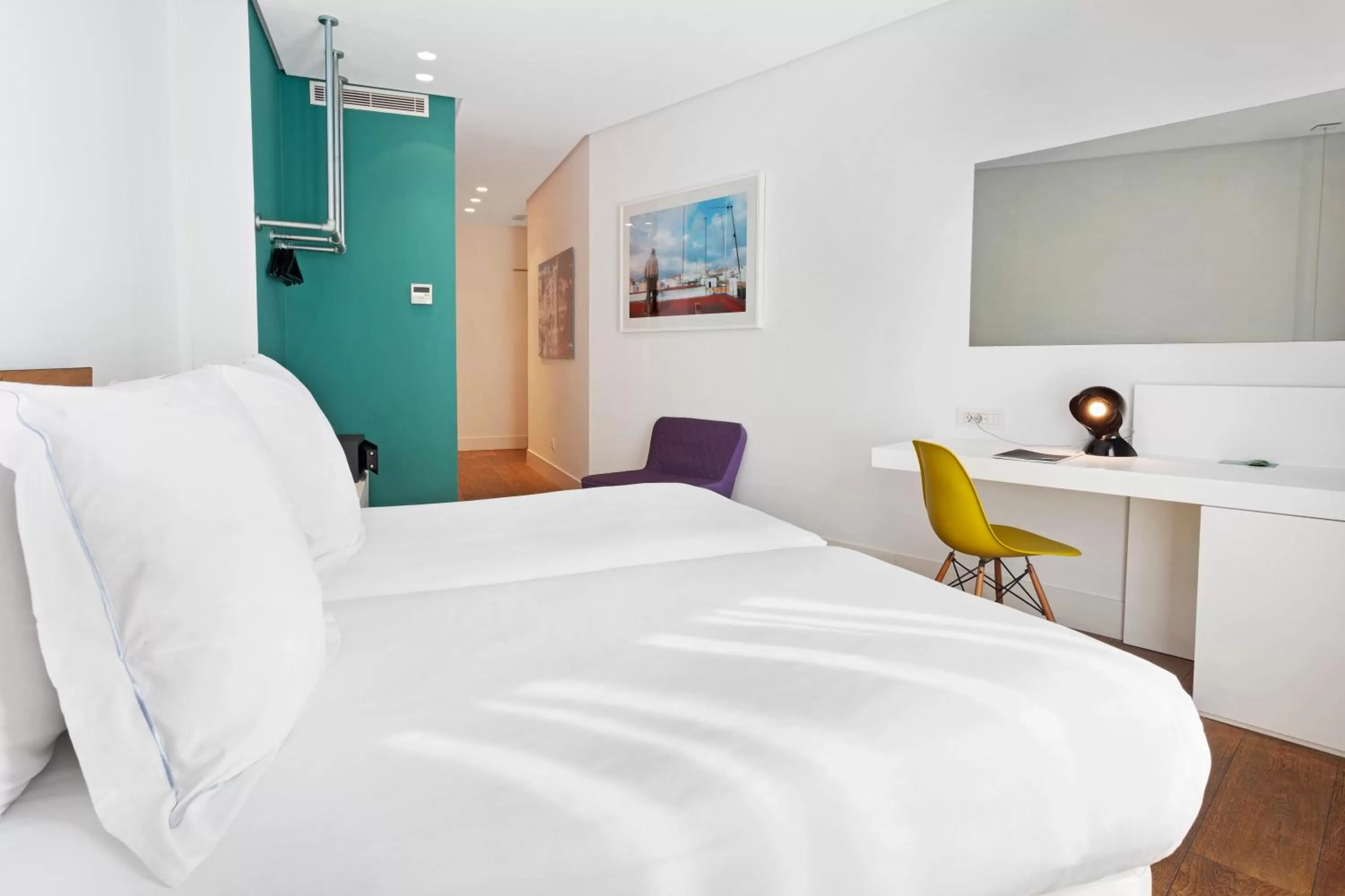 Bedroom, Bed in One Shot Prado