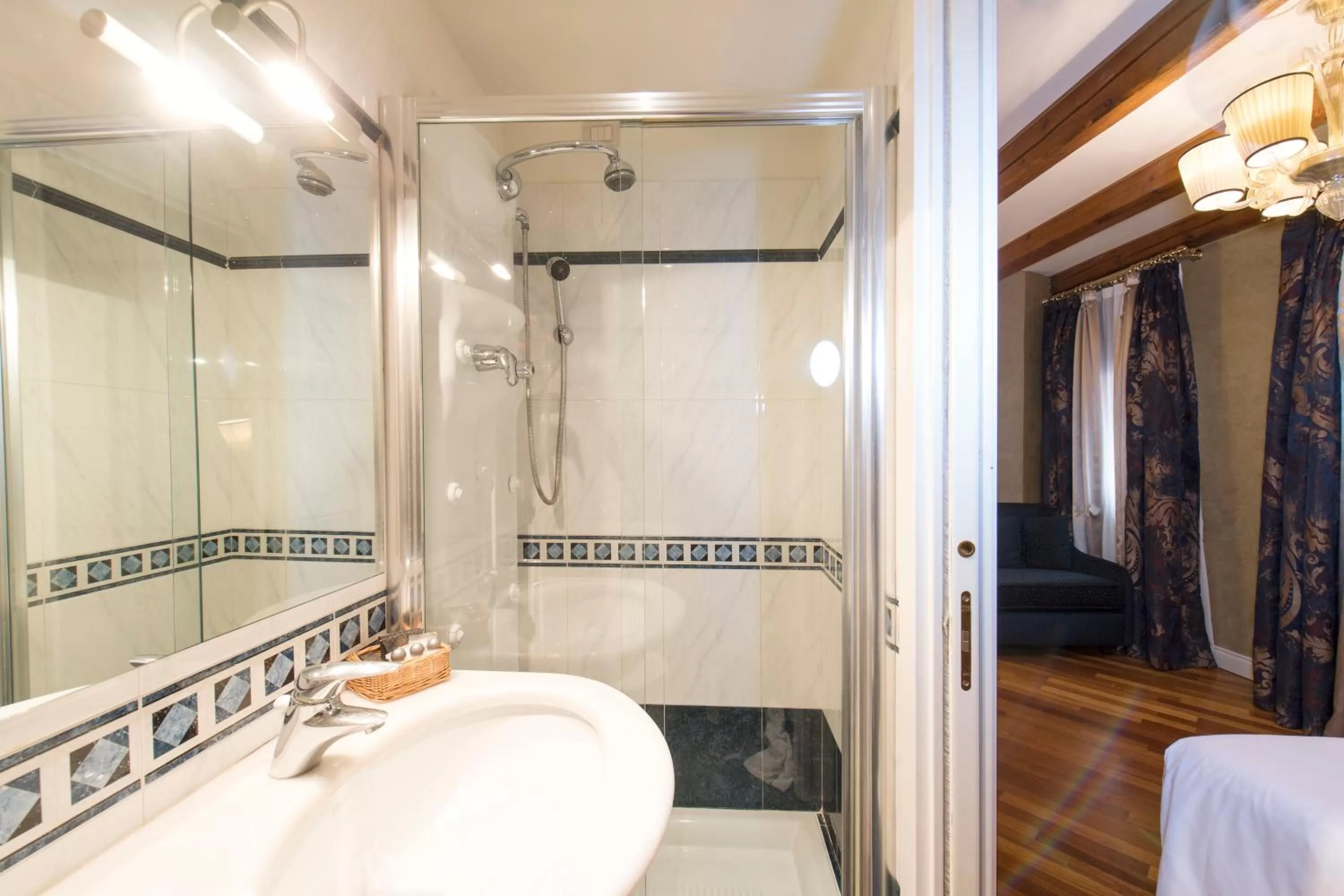 Bathroom in Hotel Campiello