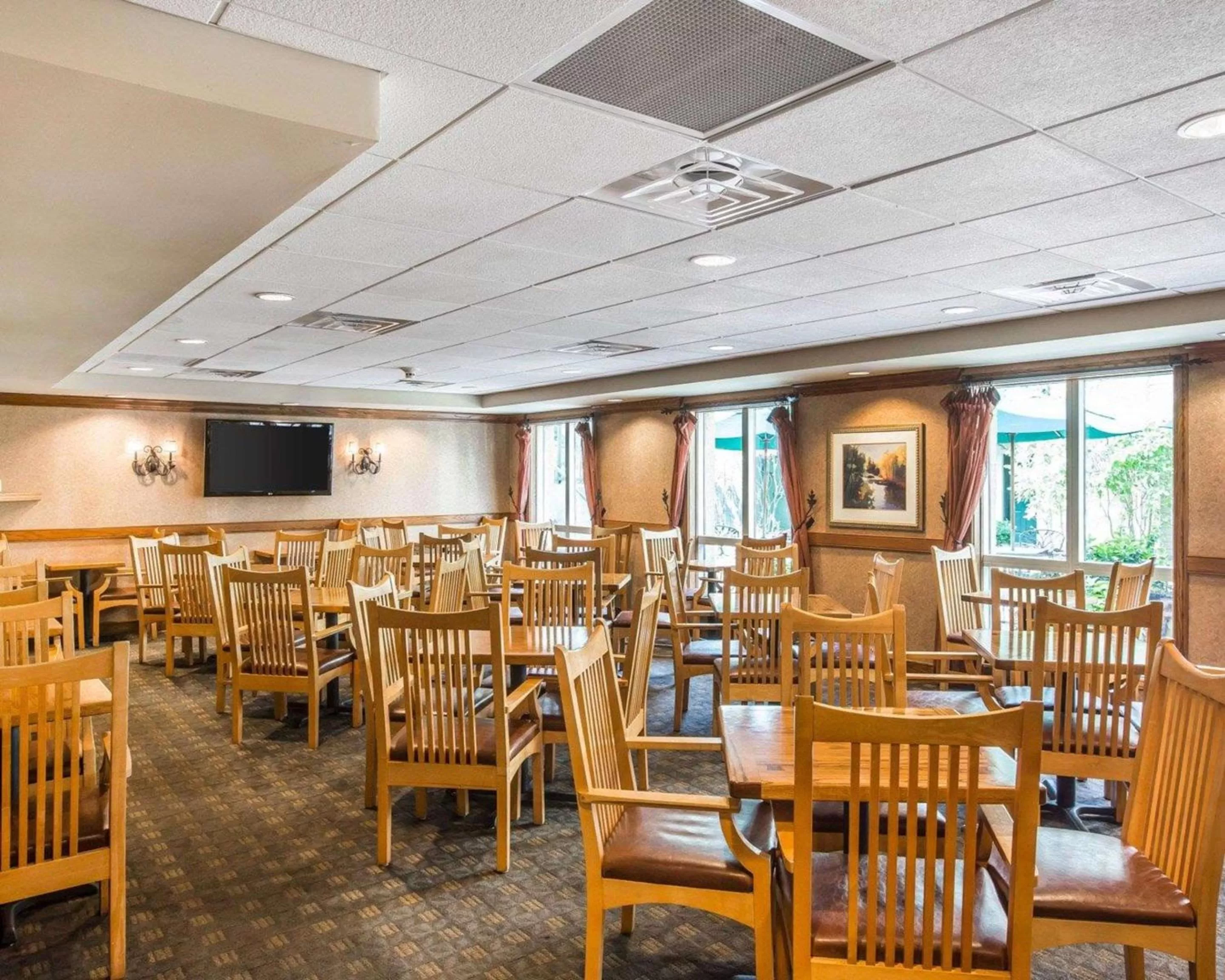 Restaurant/places to eat in Econo Lodge Pigeon Forge Riverside