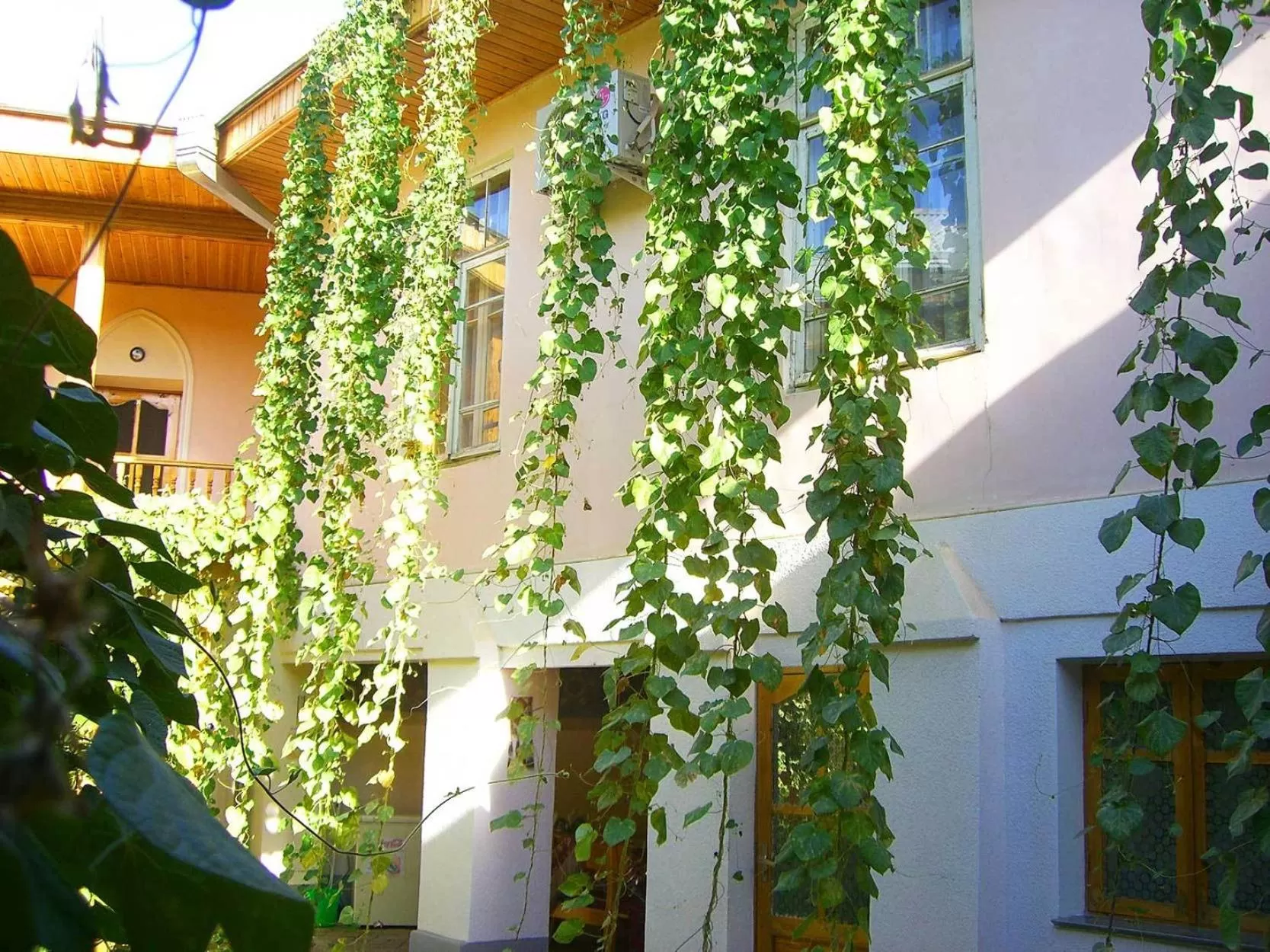 Facade/entrance, Property Building in Jahongir Guest House