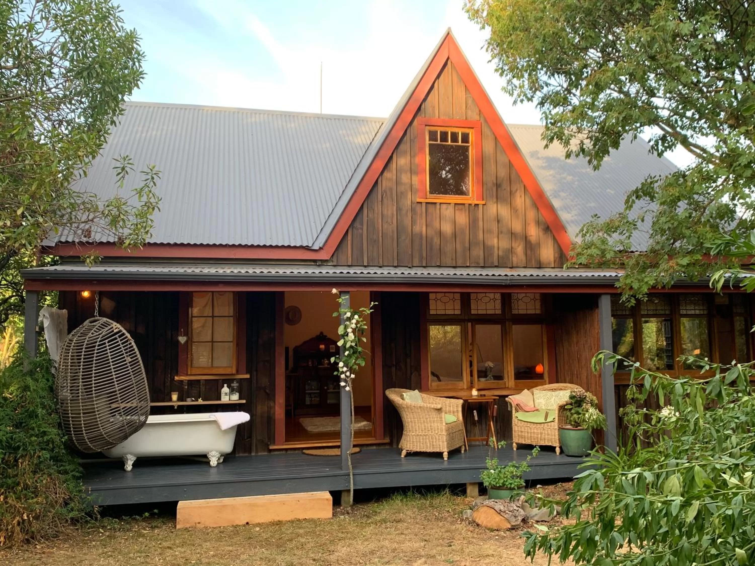 Facade/entrance, Property Building in Quail Farm, Colonial charm