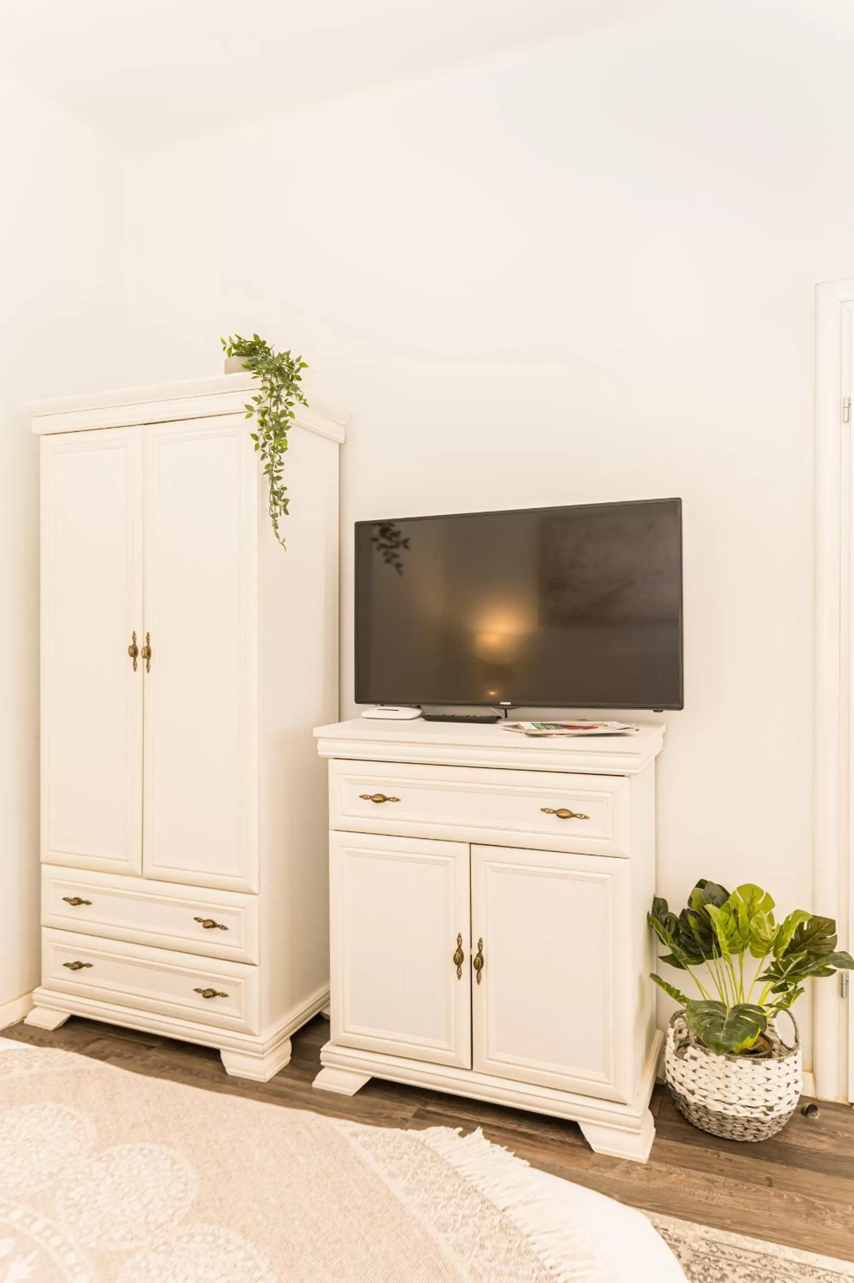 TV and multimedia, TV/Entertainment Center in ALBERT RESIDENCE with PARKING