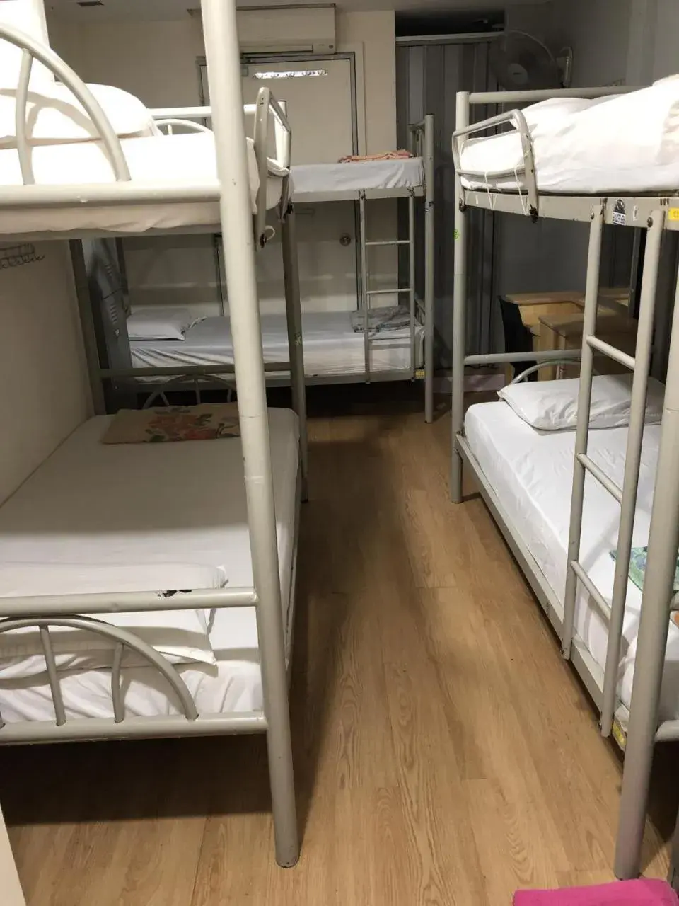 Bed in 6-Bed Mixed Dormitory Room in Kawan Hostel Bed in 6-Bed Mixed Dormitory Room in Kawan Hostel