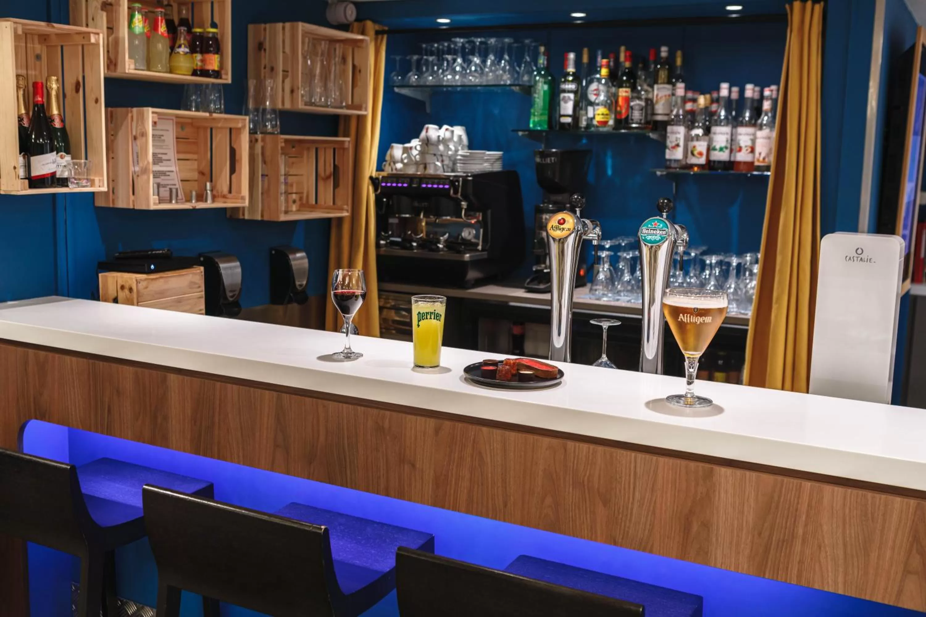 Lounge or bar in Campanile NATURE - Lyon Est Bron Eurexpo