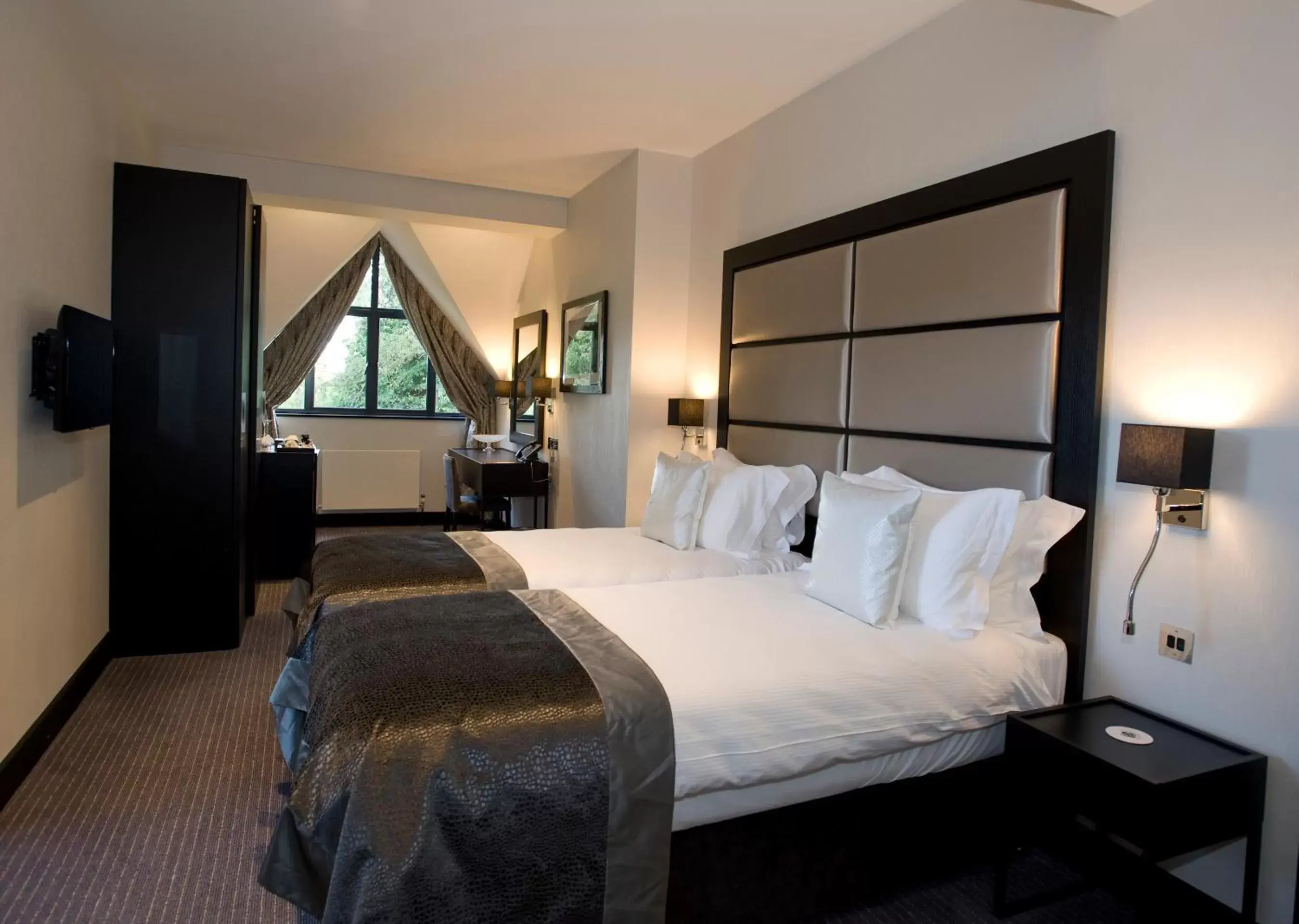 Standard Twin Room in The Lodge at Kingswood Standard Twin Room in The Lodge at Kingswood