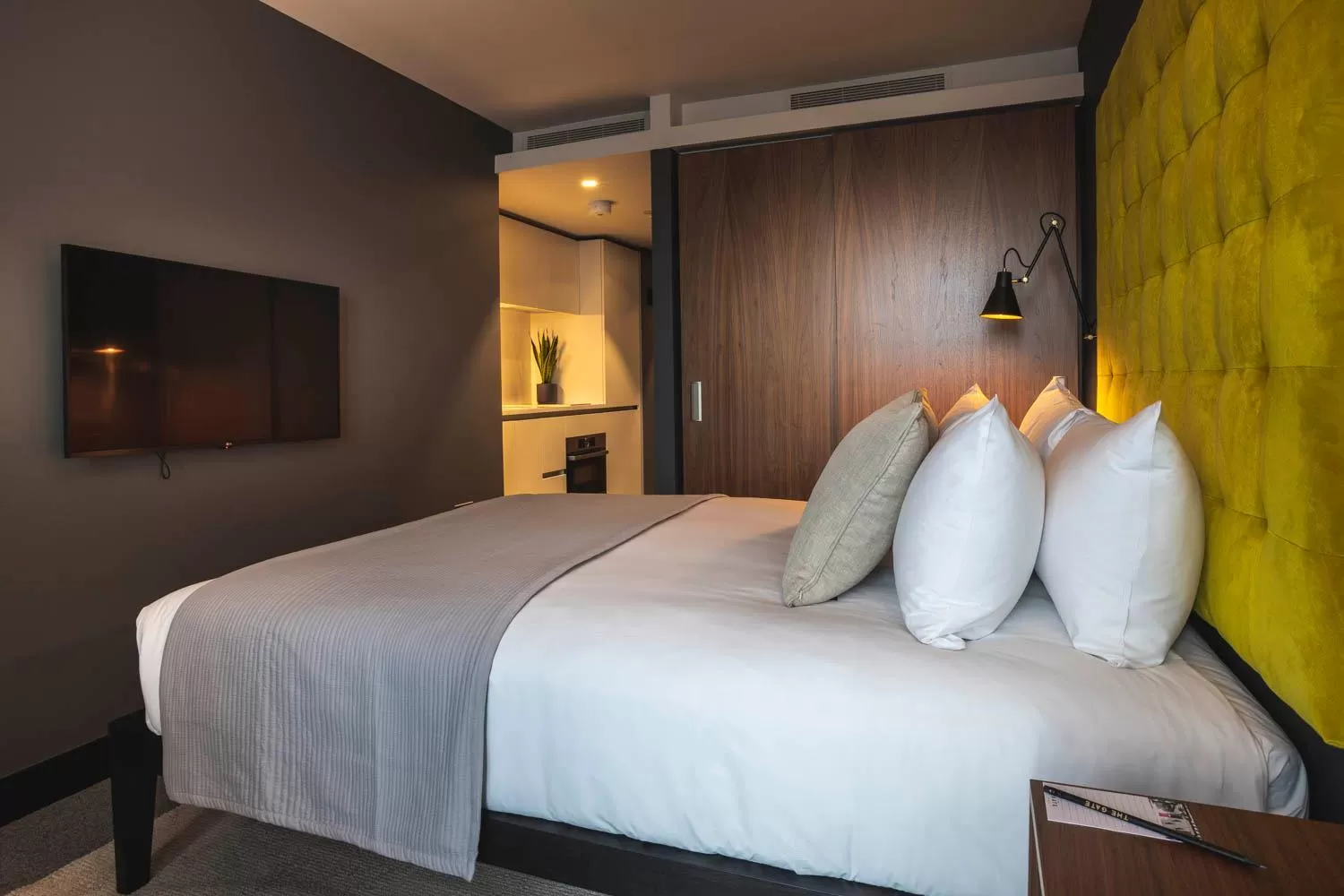 Bedroom, Bed in The Gate London City