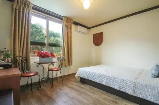 Double Room with Mountain View in Saipan Motel with Sea View Double Room with Mountain View in Saipan Motel with Sea View