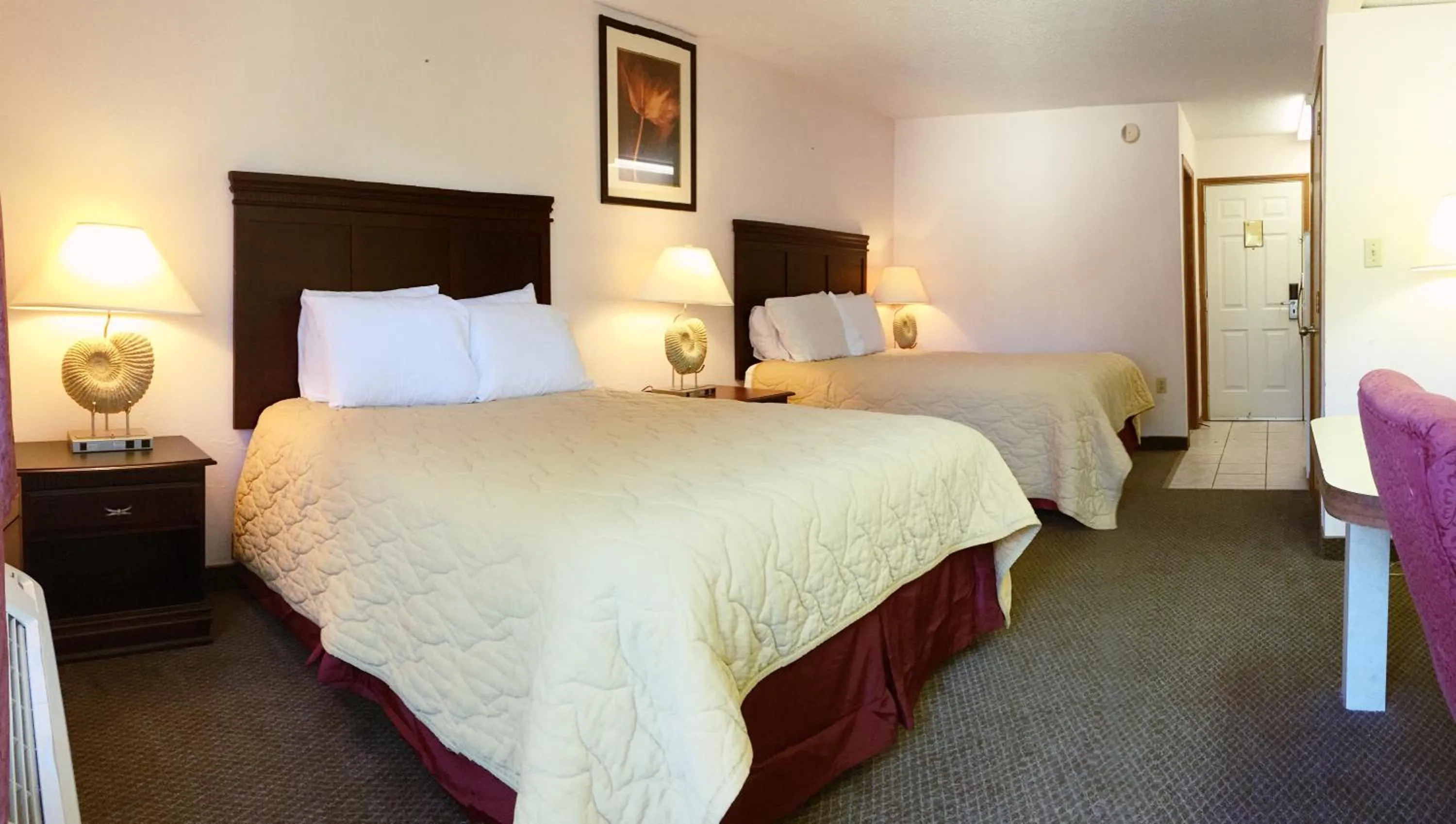 Photo of the whole room, Bed in HOTEL DEL SOL - Pensacola