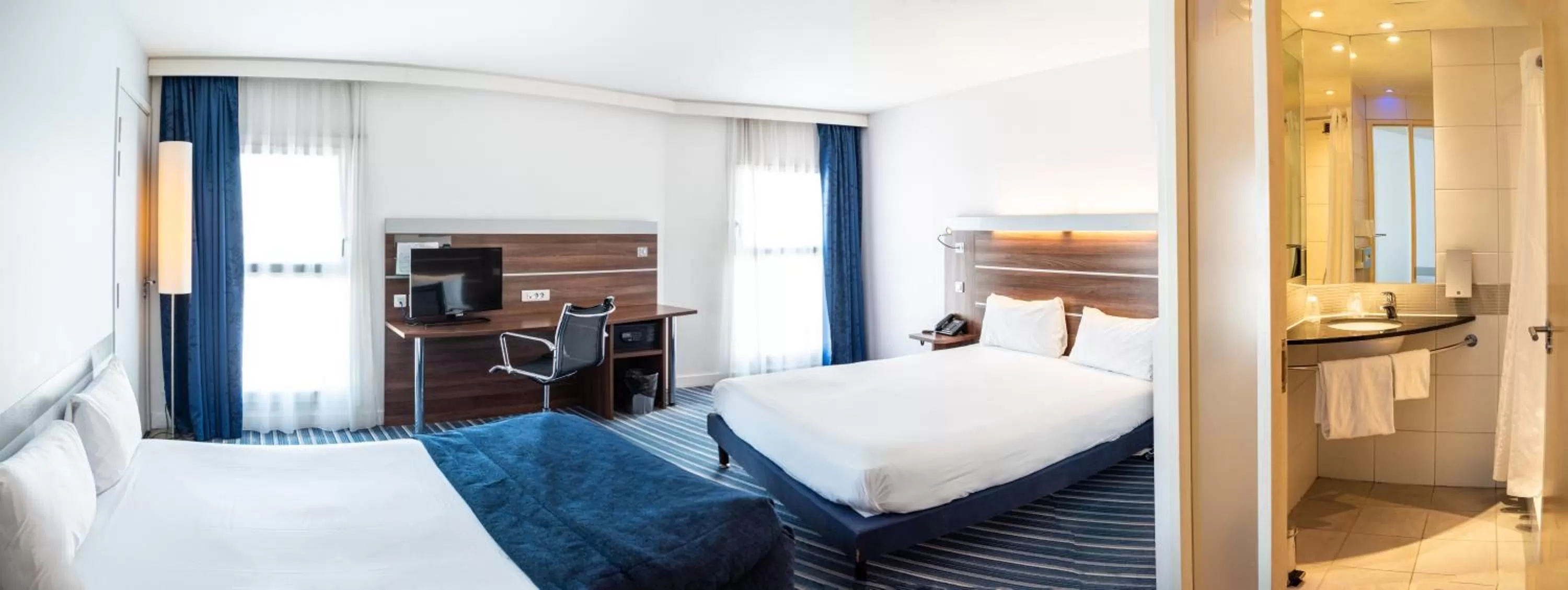 Photo of the whole room, Bed in Hôtel Marseille Centre Gare Saint-Charles