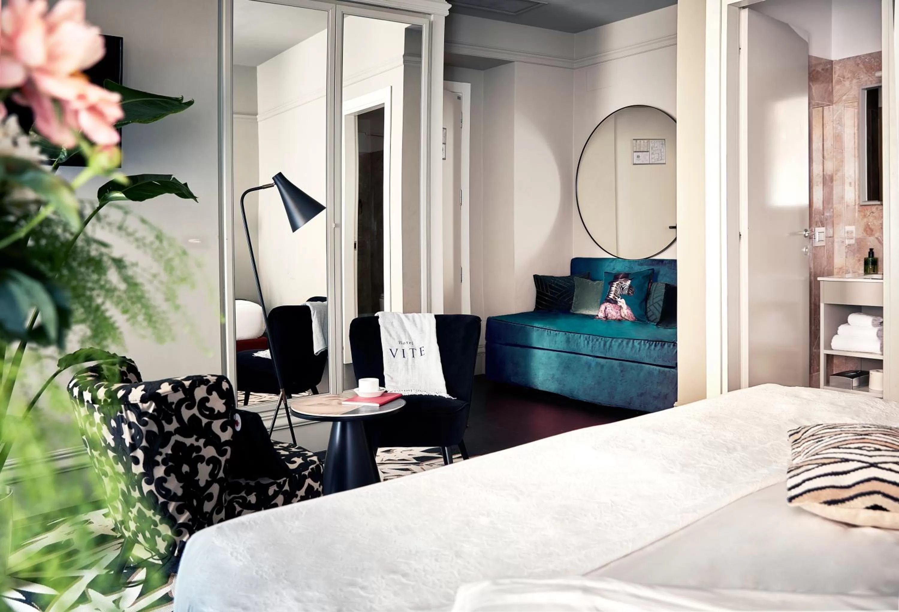 TV and multimedia, Bed in HOTEL VITE - By Naman Hotellerie