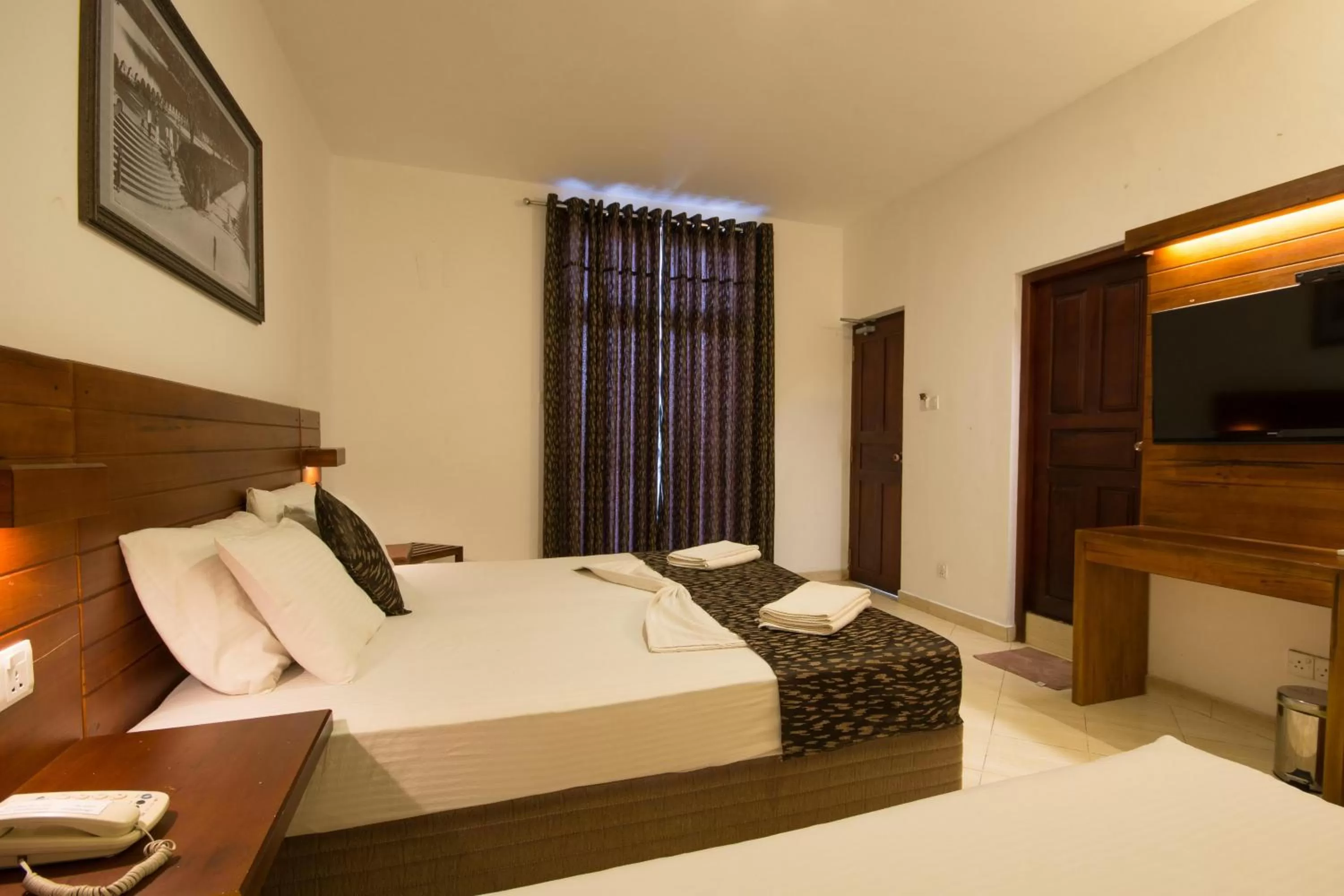 Bed in Kandyan View Holiday Bungalow ''Free Pickup From Kandy city''