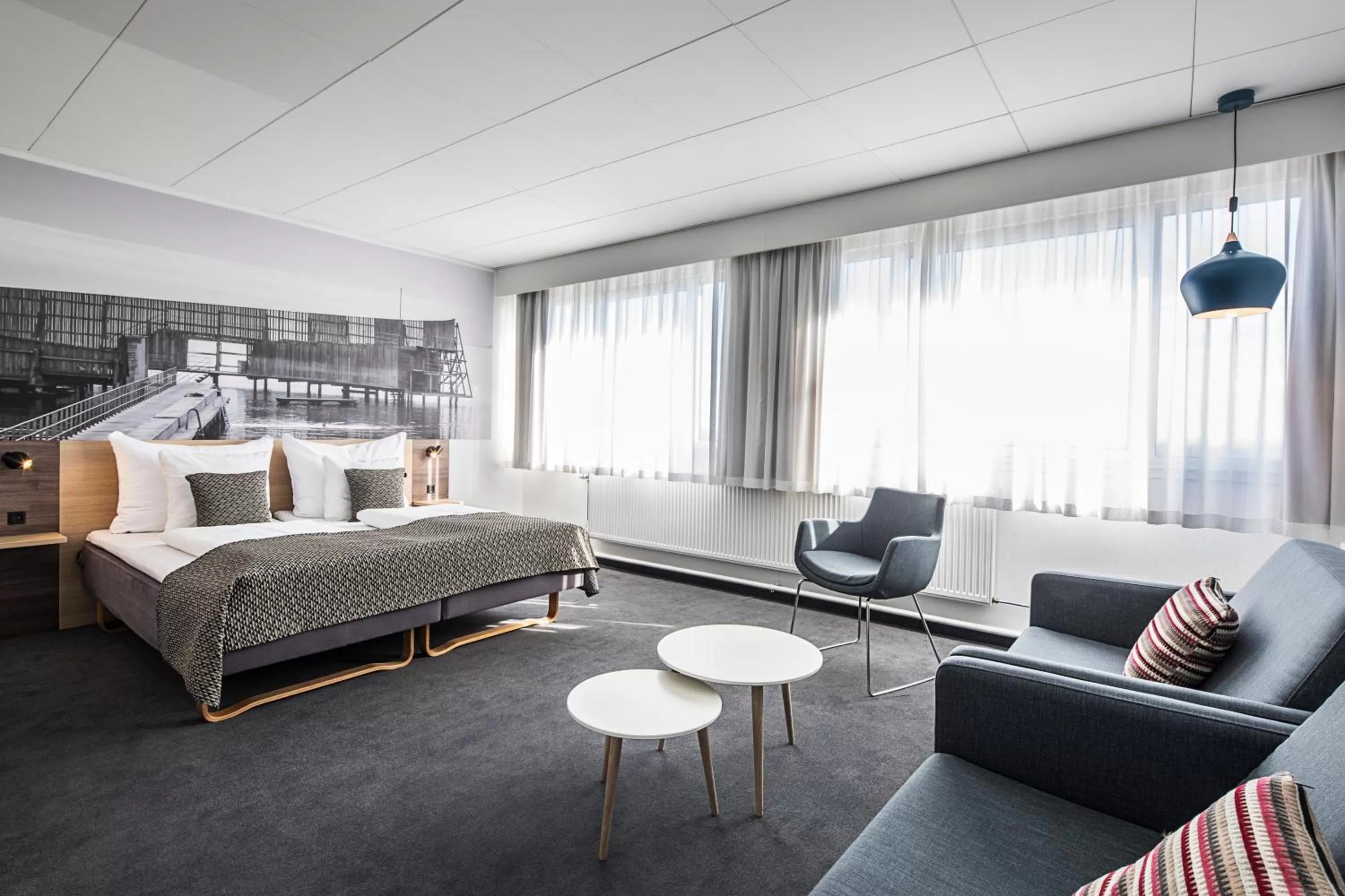 Seating area, Bed in Best Western Plus Airport Hotel