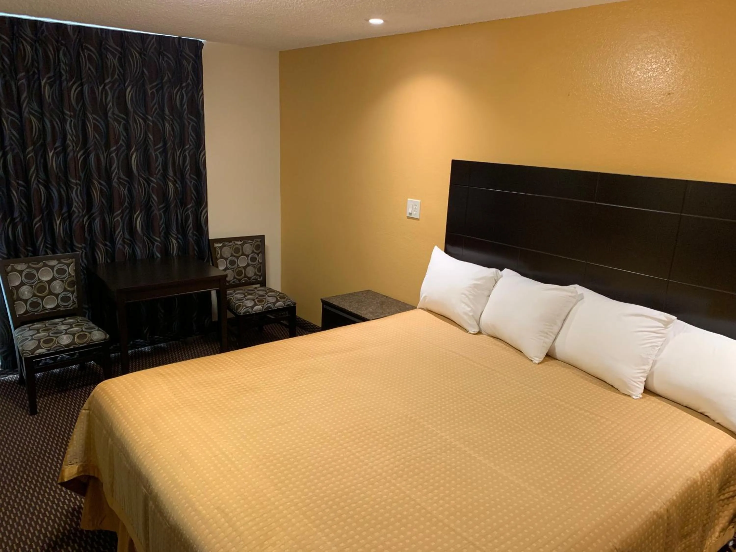 Bed in Seaview Inn Grover Beach