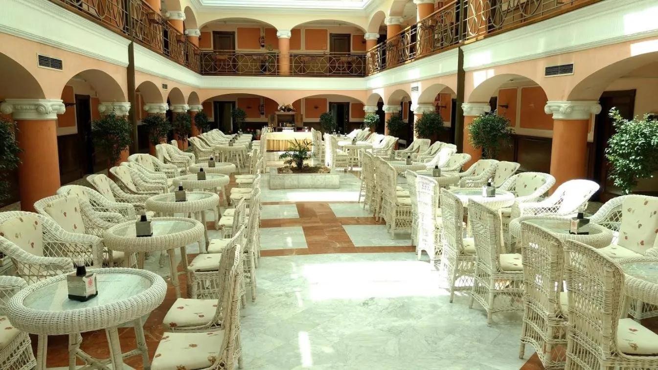 Patio in Hotel Begoña Park