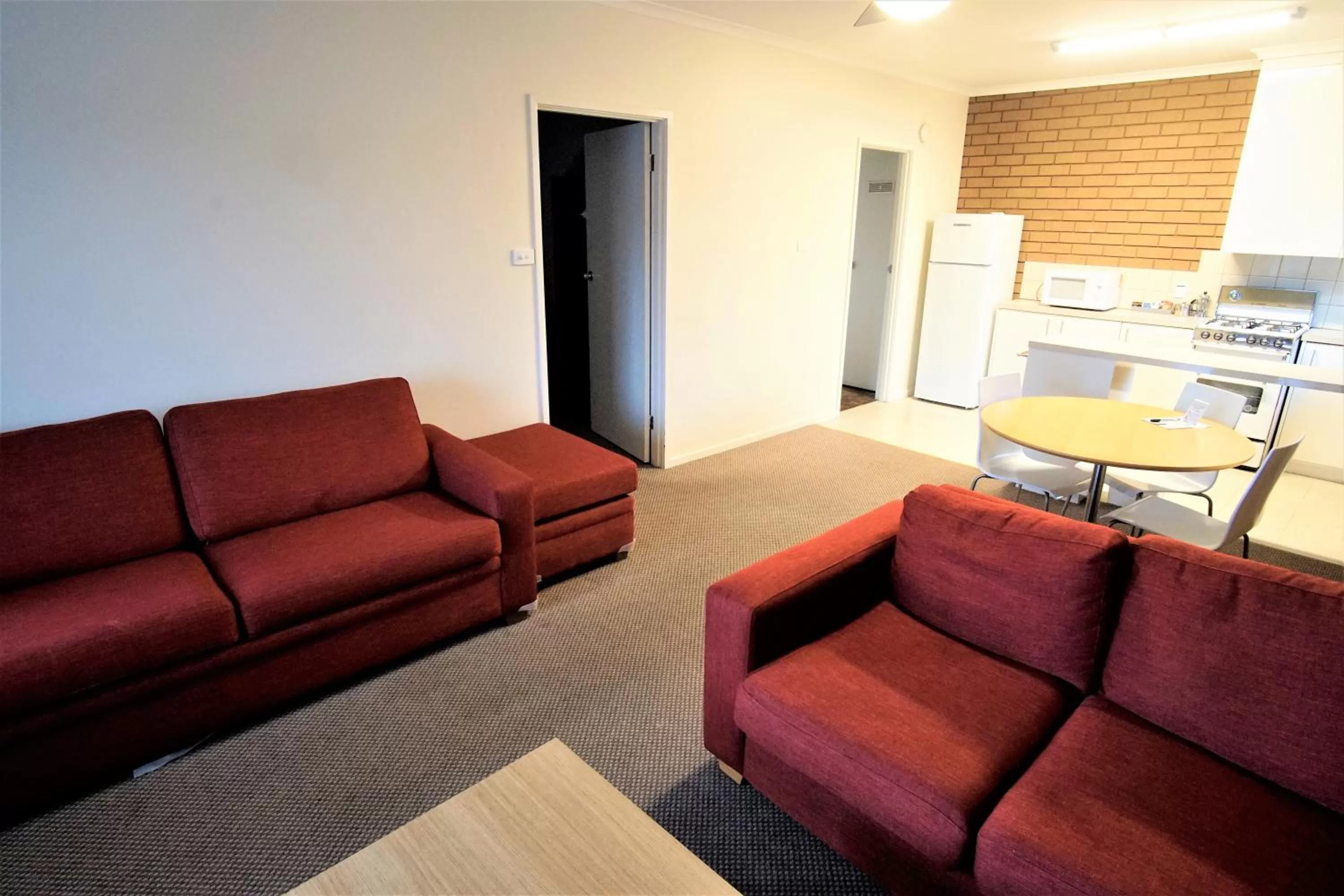 Kitchen or kitchenette in Parkview Motor Inn and Apartments