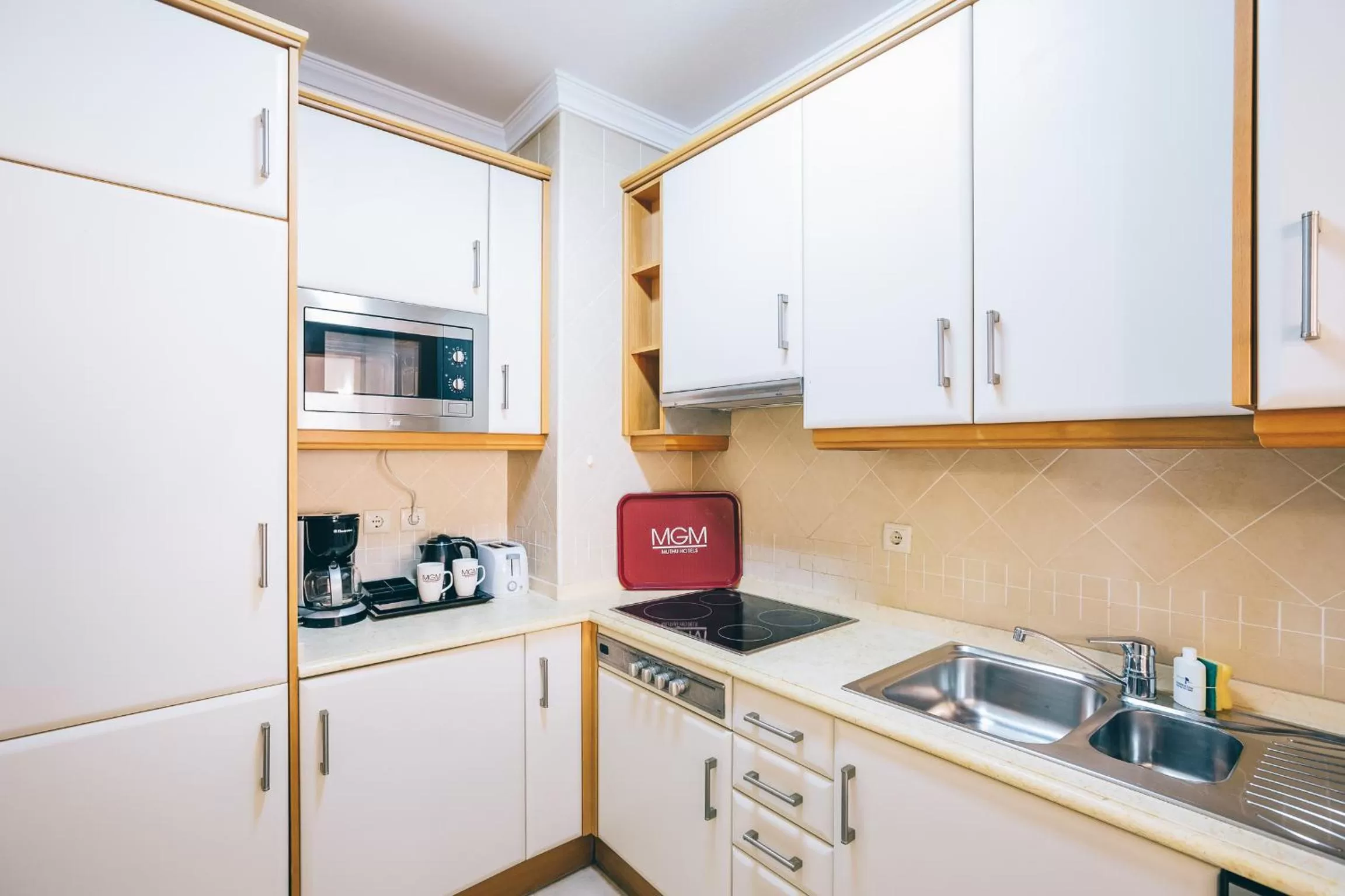 Kitchen or kitchenette in Grand Muthu Forte do Vale