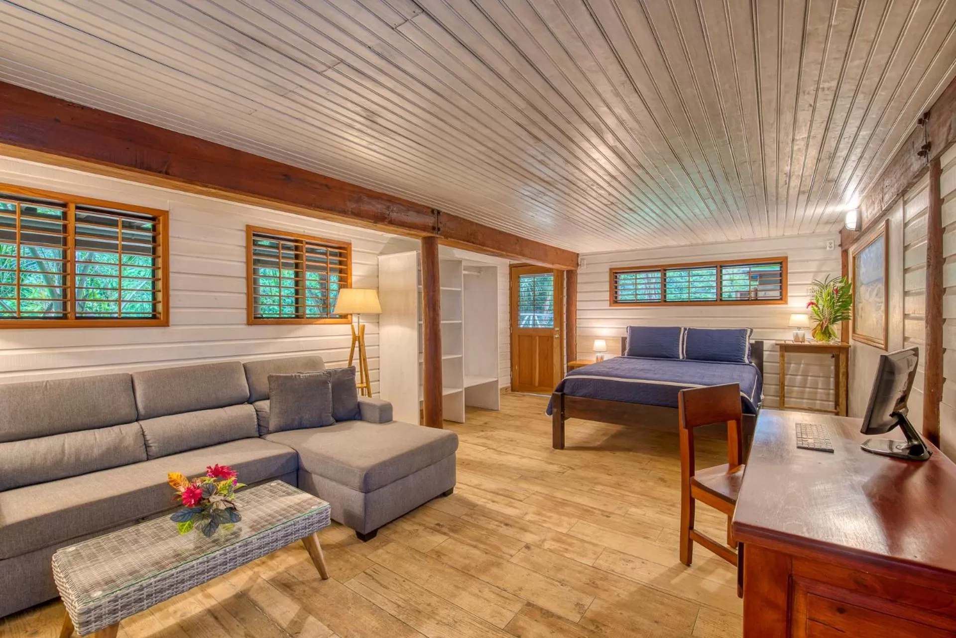 Bed, Seating Area in Oasis Bluff Beach