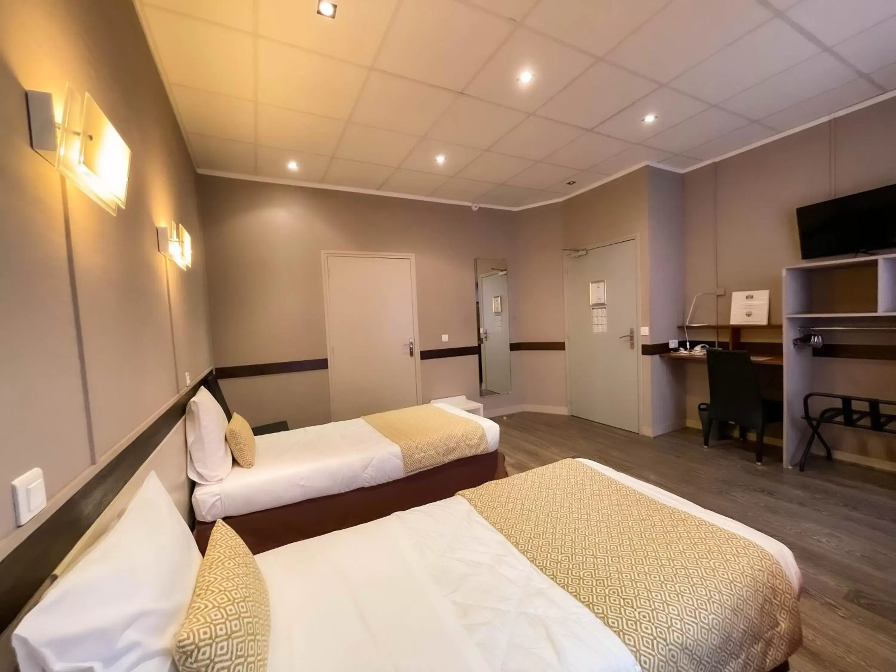 Standard Twin Room in Splendid Hôtel Standard Twin Room in Splendid Hôtel