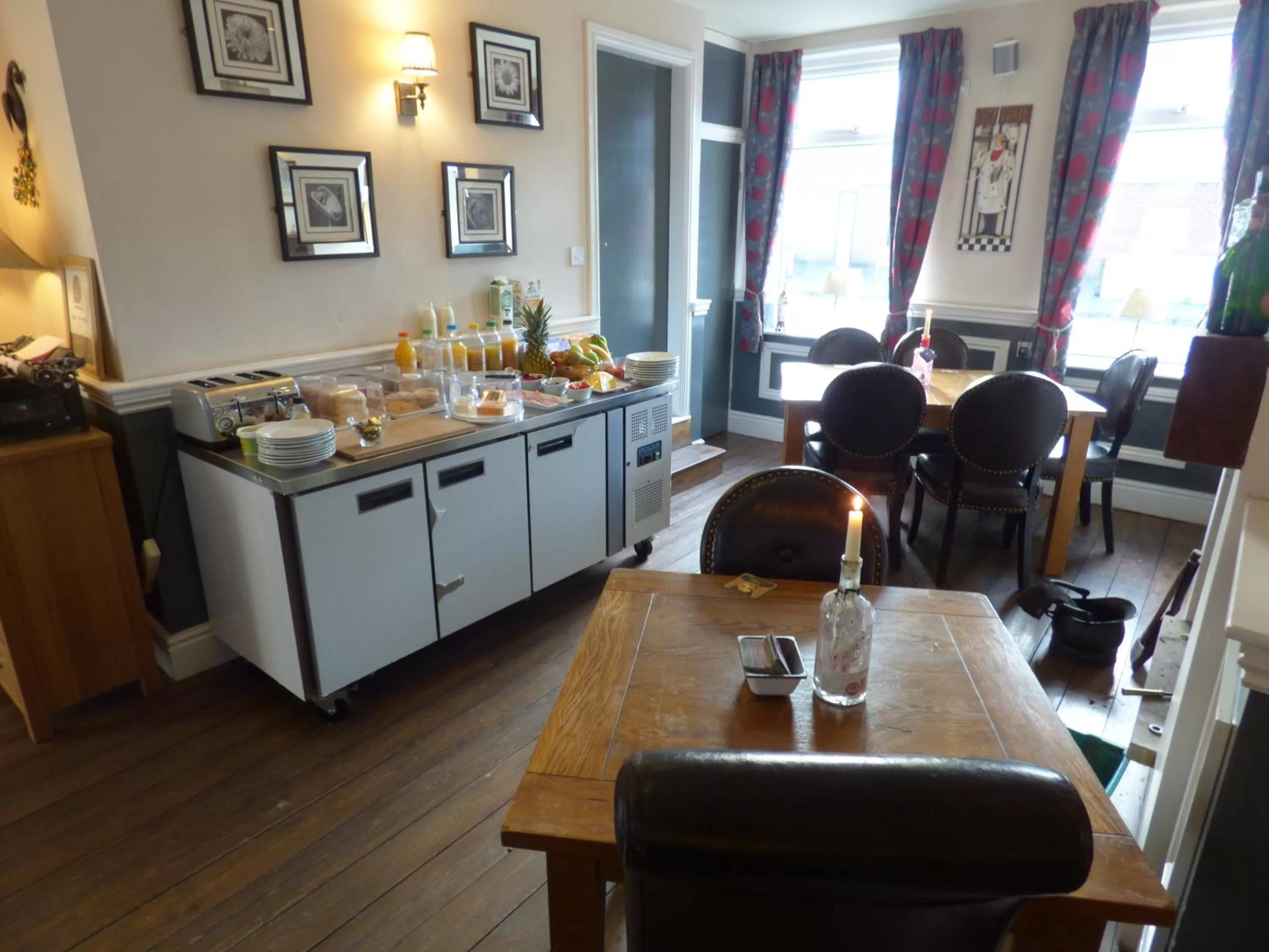 Restaurant/places to eat in Wheldale Hotel