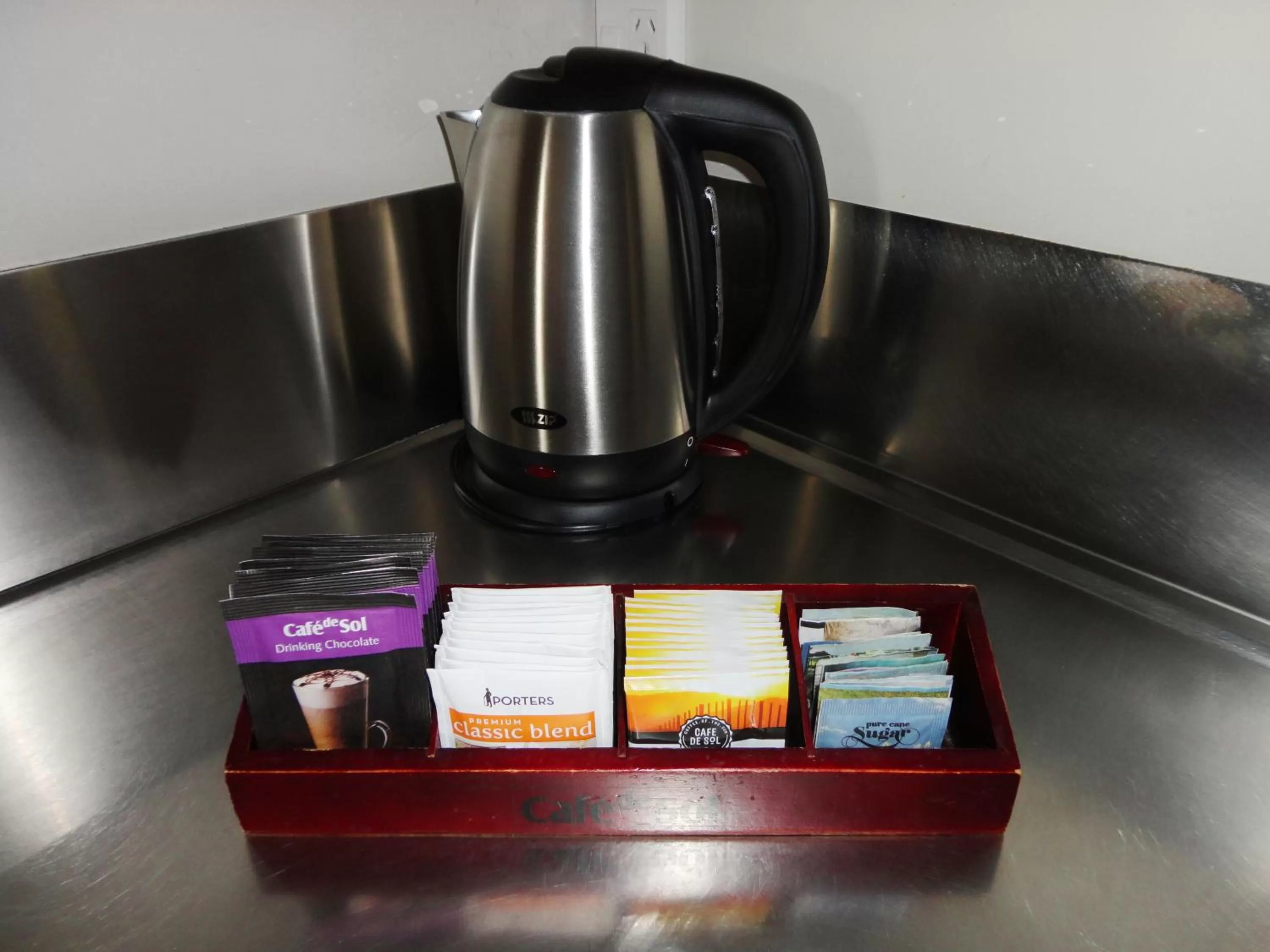 Breakfast in Bealey Avenue Motel