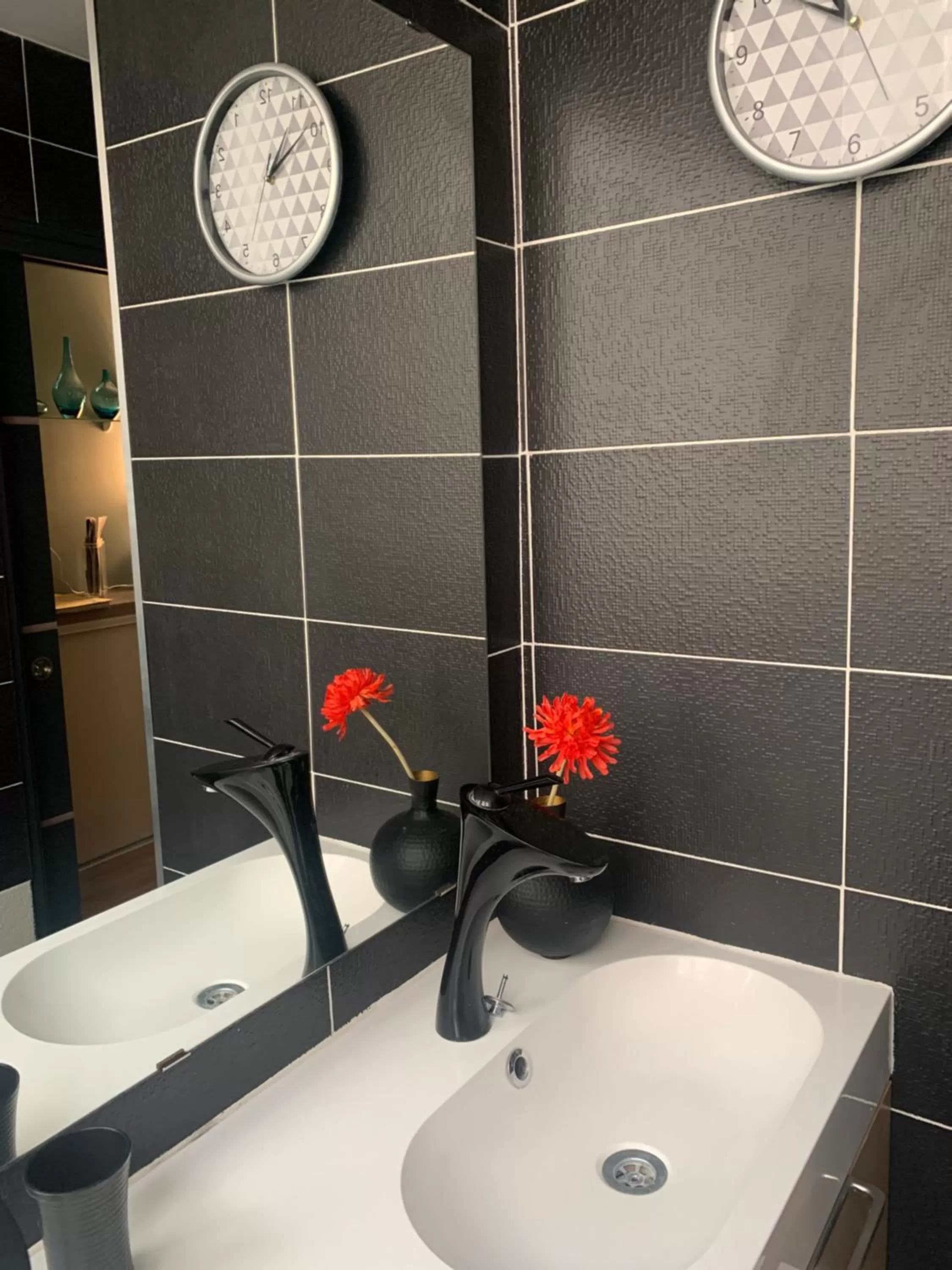 Lyon City Home's Bed & Breakfast