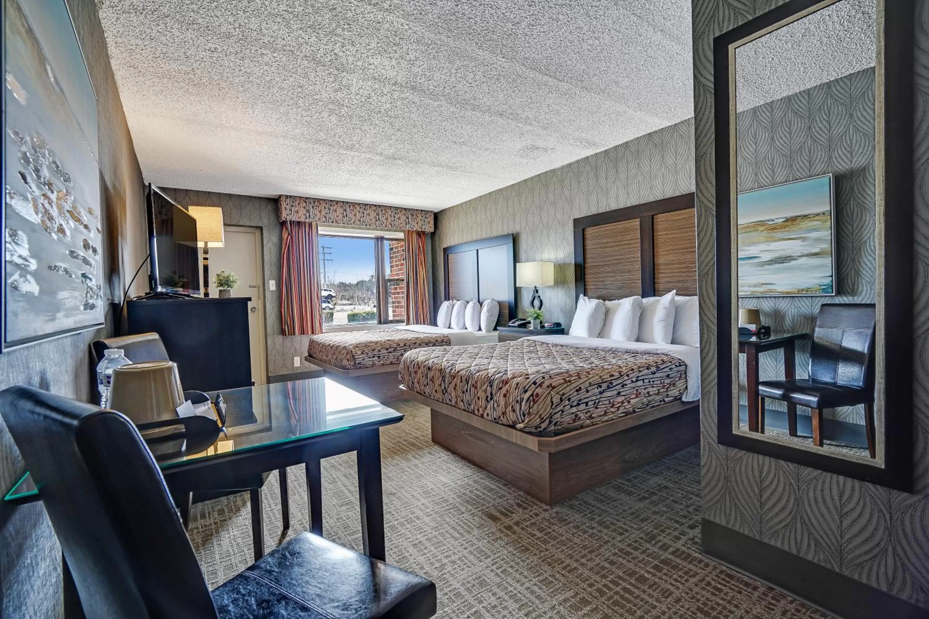 Photo of the whole room, Bed in Blue Creek Inn