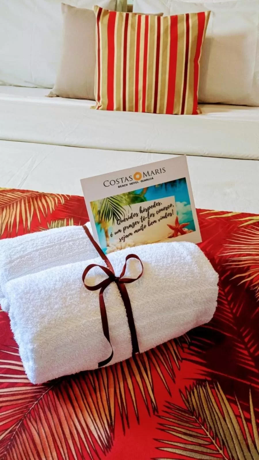towels, Bed in Costa Maris Beach Hotel Frente Mar