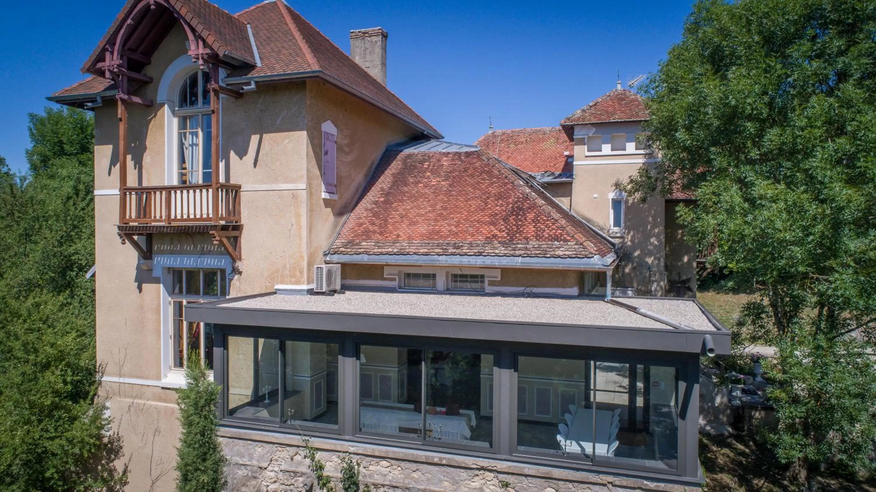 Property building in La Garenne de Morestel