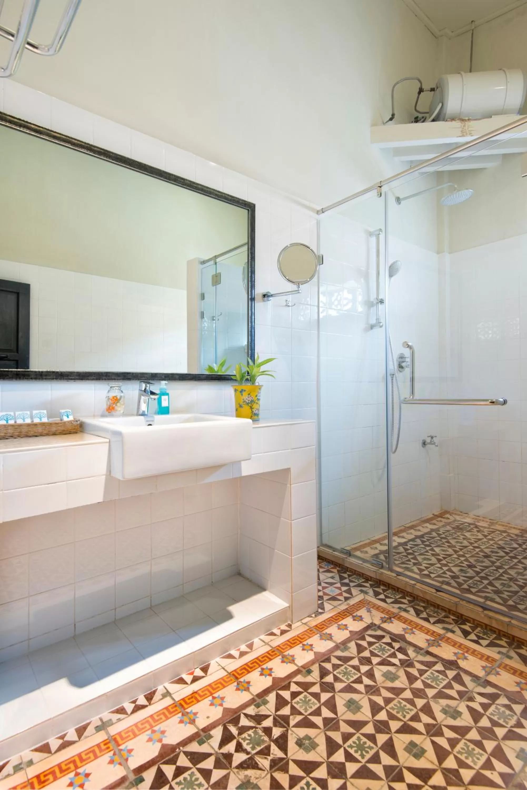 Shower in Noordin Mews