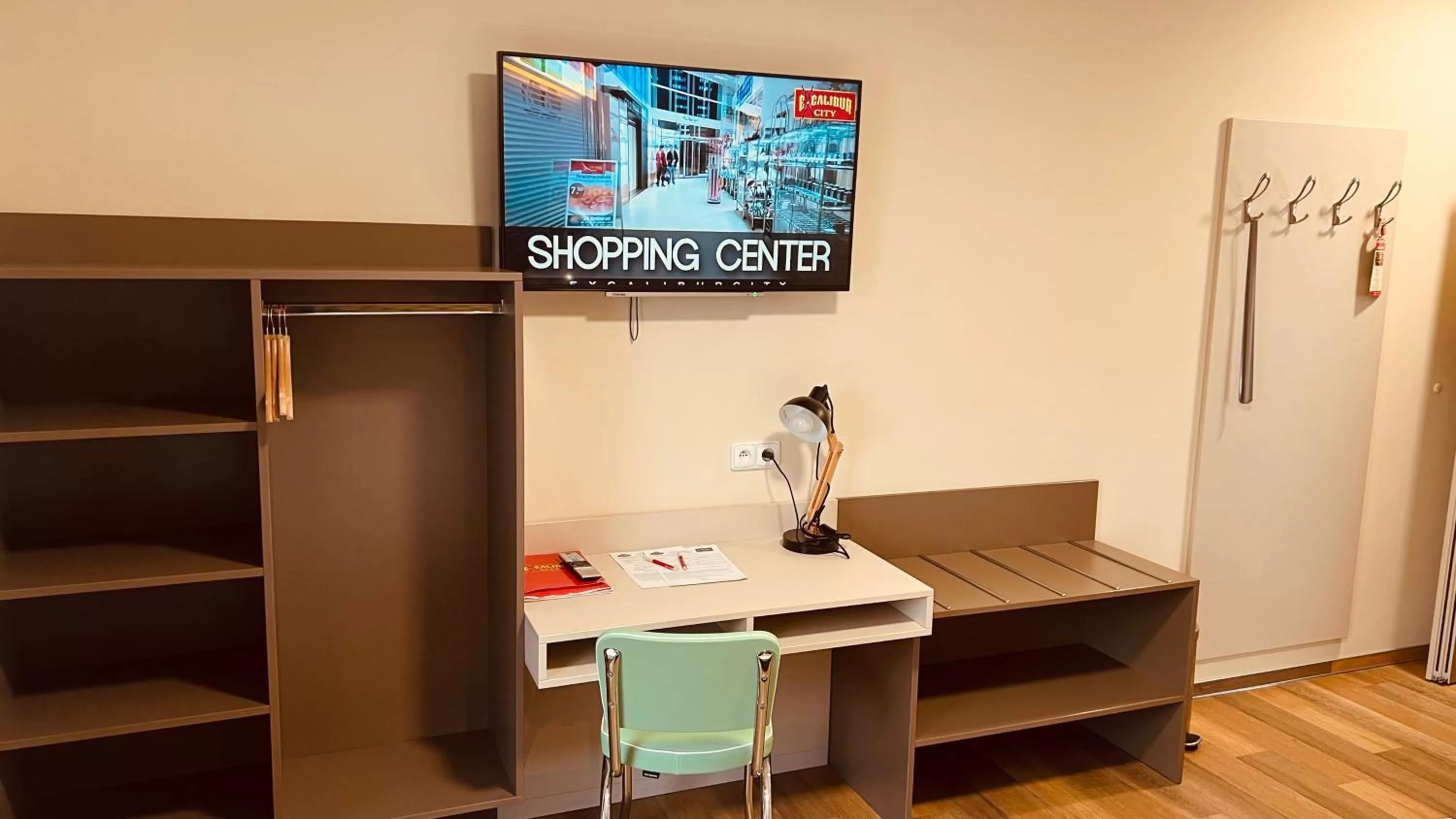 TV/Entertainment Center in Jukebox Hotel