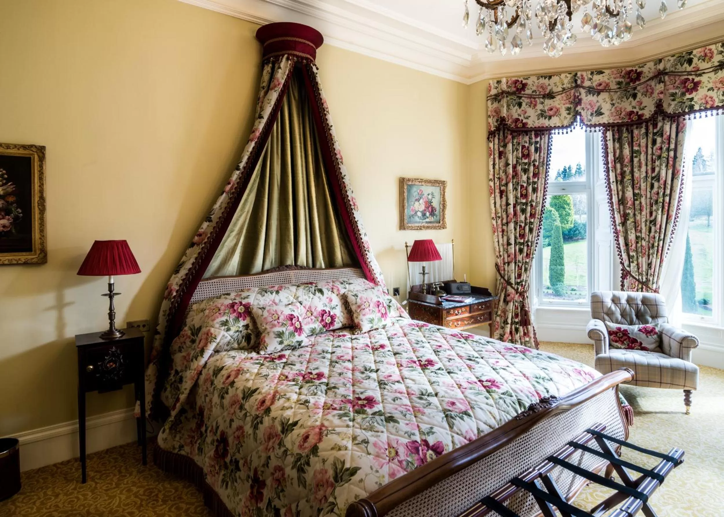 Bed in Crossbasket Castle, Hotel & Restaurant
