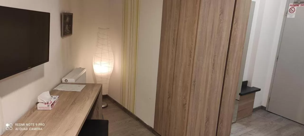 TV/Entertainment Center in TaM Autohof Malacky