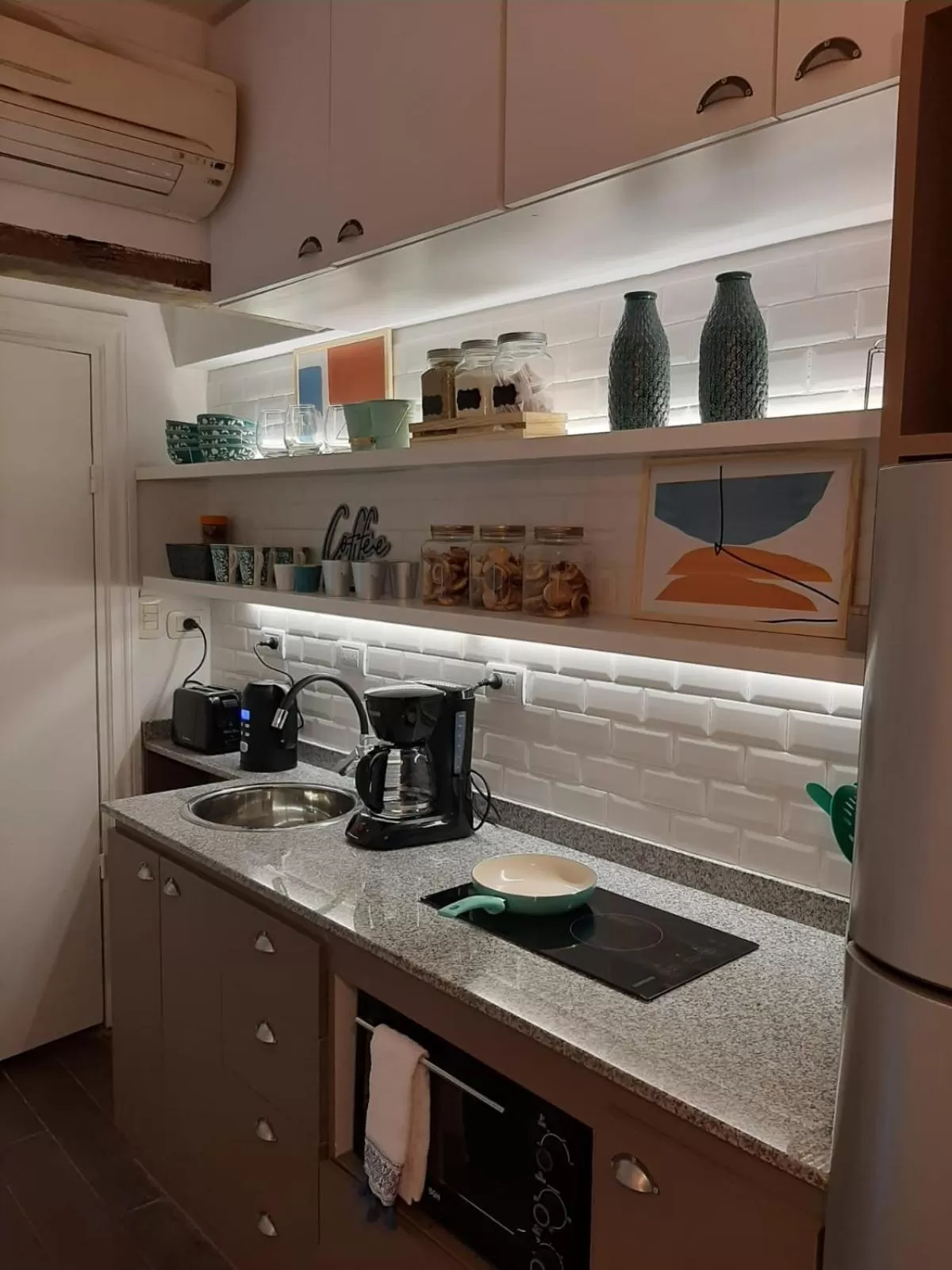 Communal kitchen in San Telmo Suites