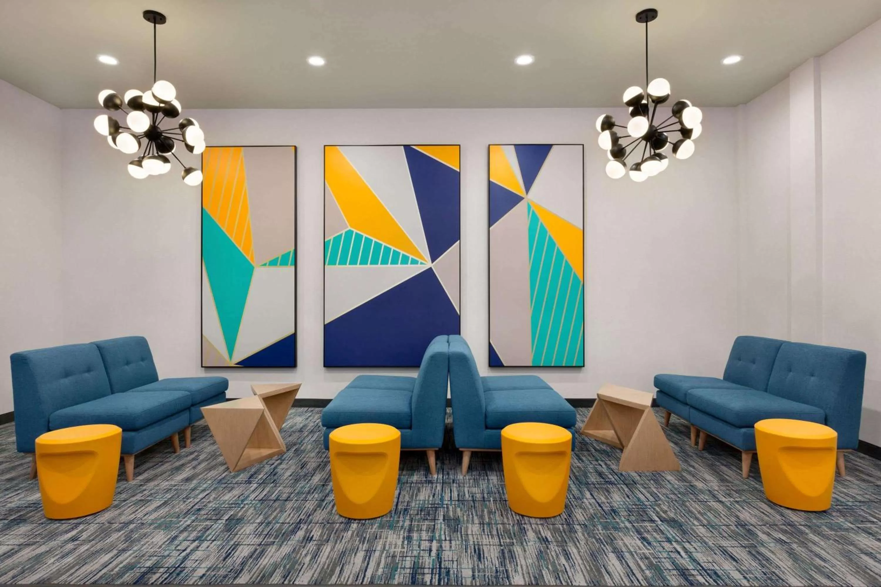 Lounge or bar in La Quinta by Wyndham Richmond-Sugarland