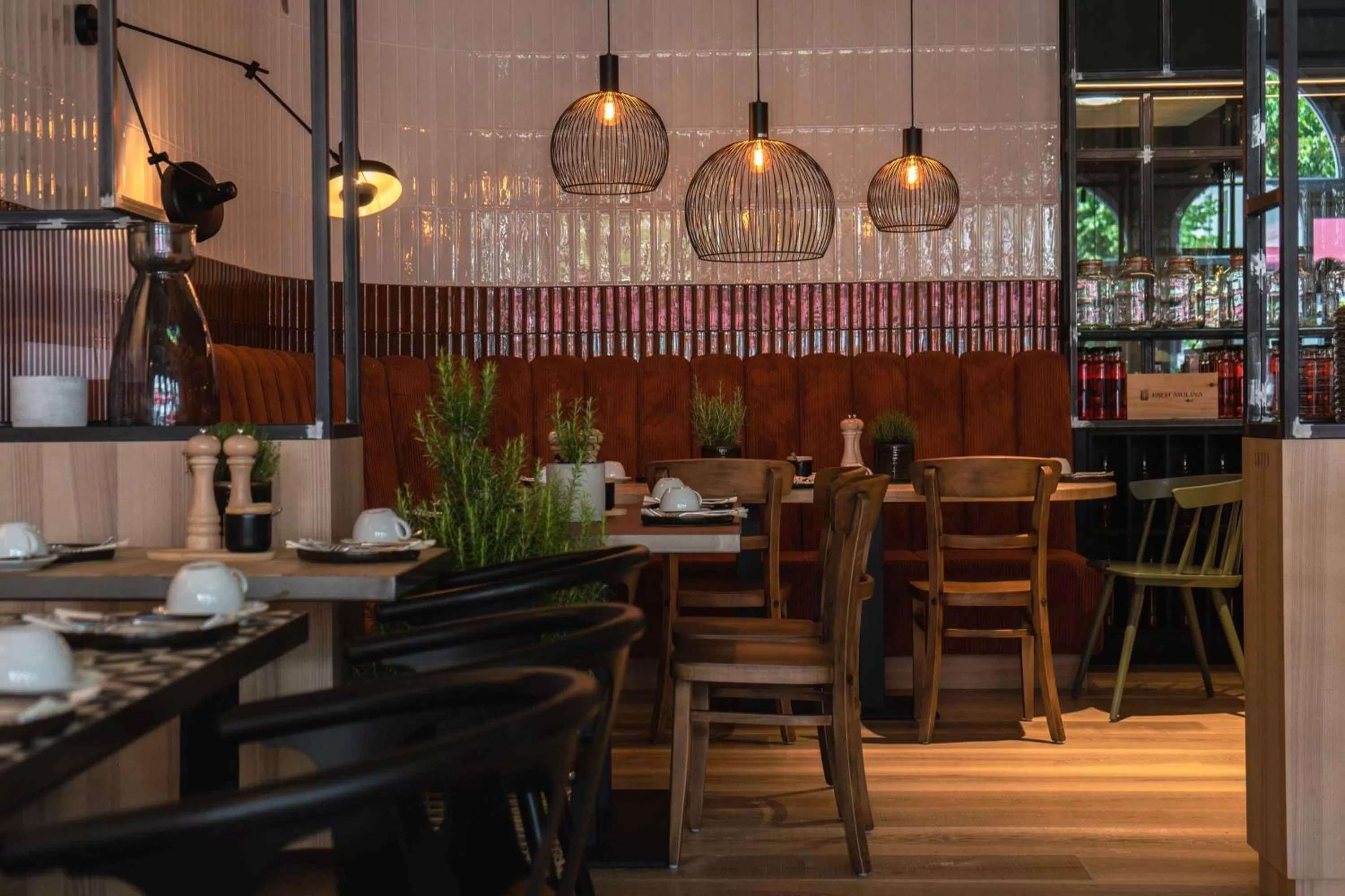 Restaurant/places to eat in LOEV - VELA Hotels