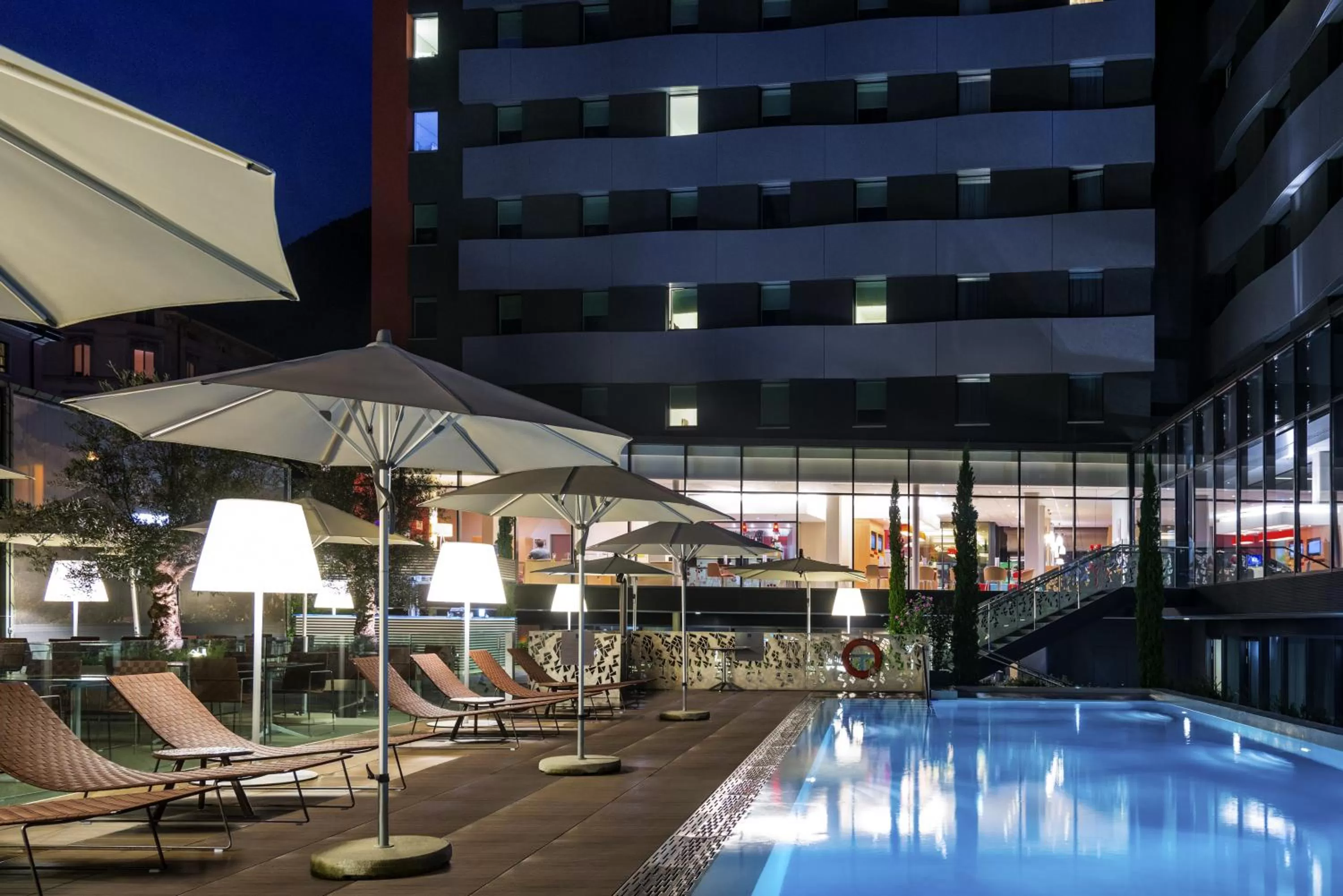 Swimming pool in Novotel Lugano Paradiso